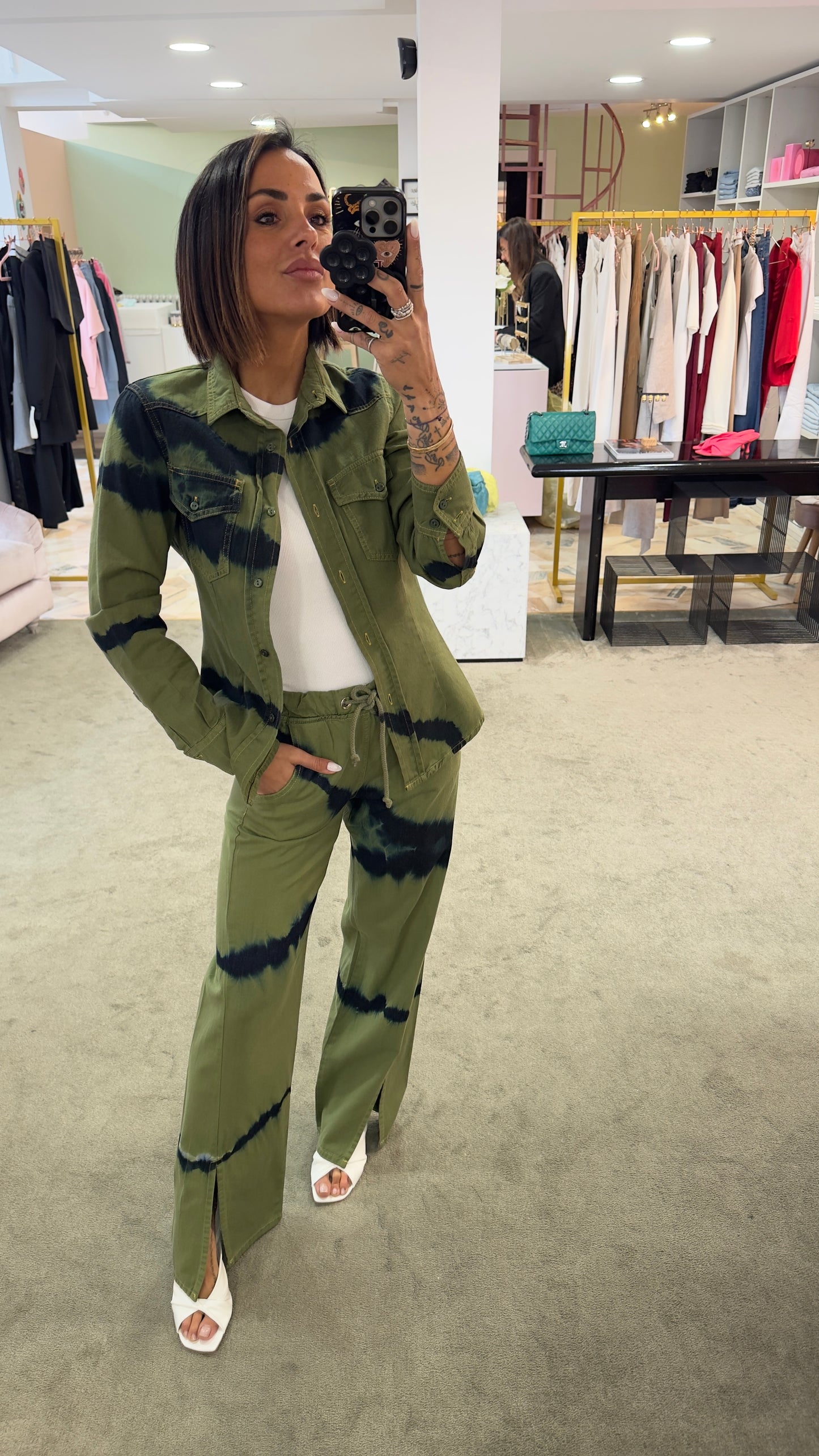 Pantaloni verde militare con spacco tie-dye Don't@me