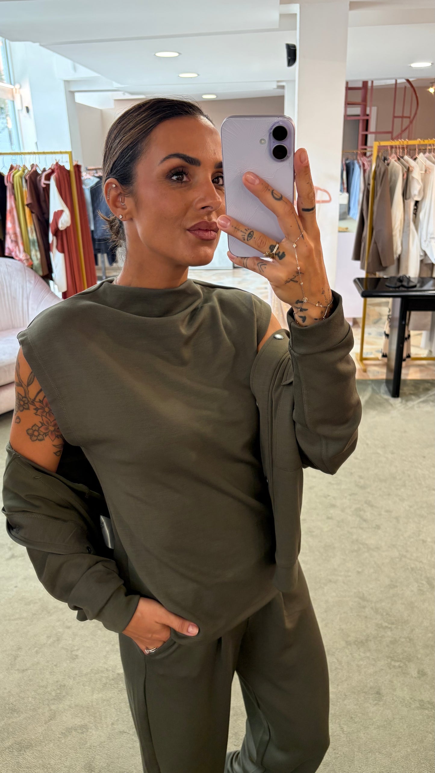 Felpa con zip verde militare in modal sy