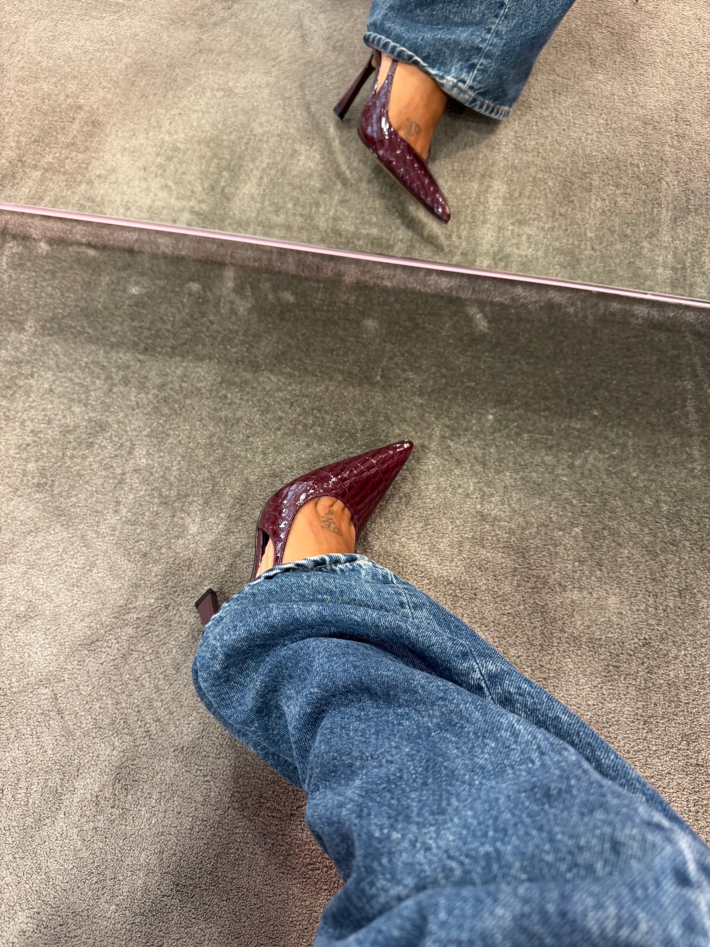Slingback bordeaux crocodile in vernice