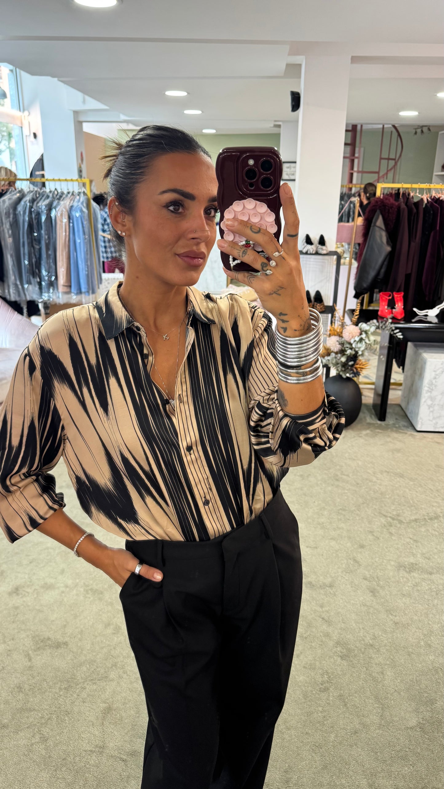 Camicia beige e nera fantasia sy