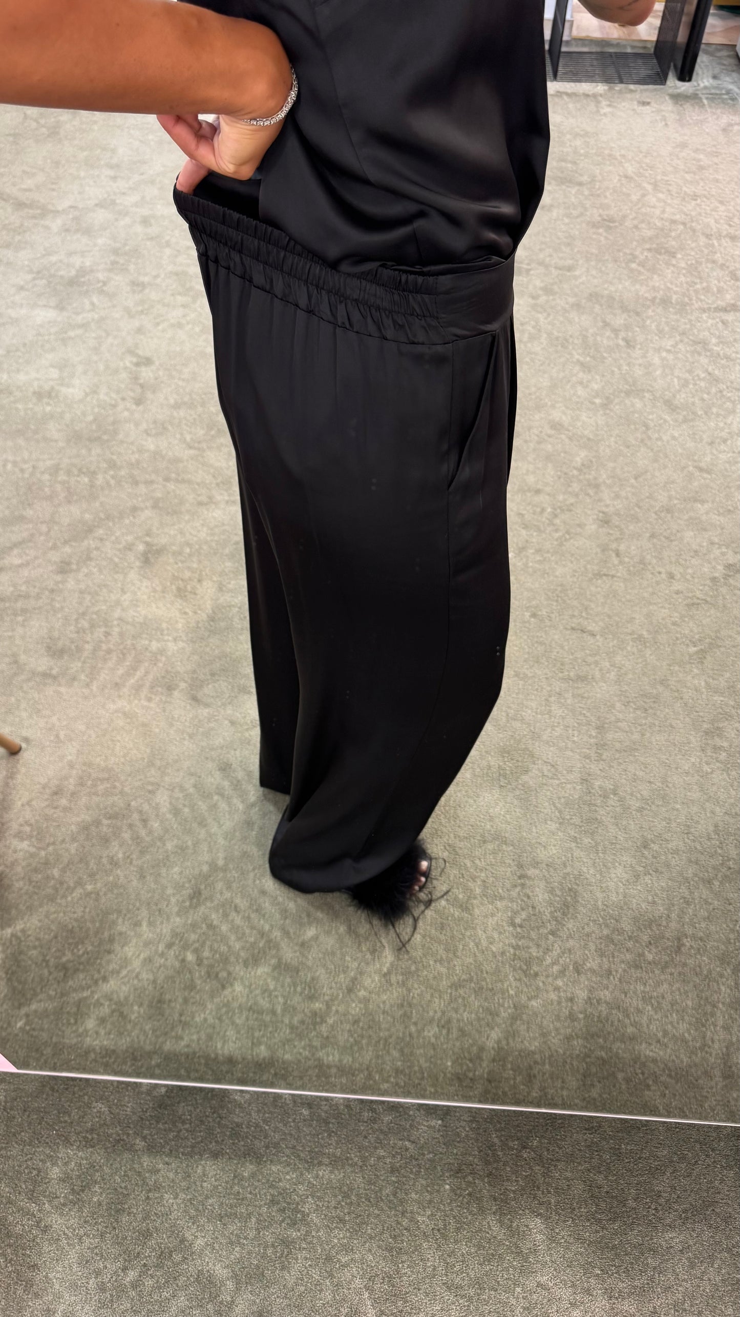 Pantaloni neri con elastico satin ay
