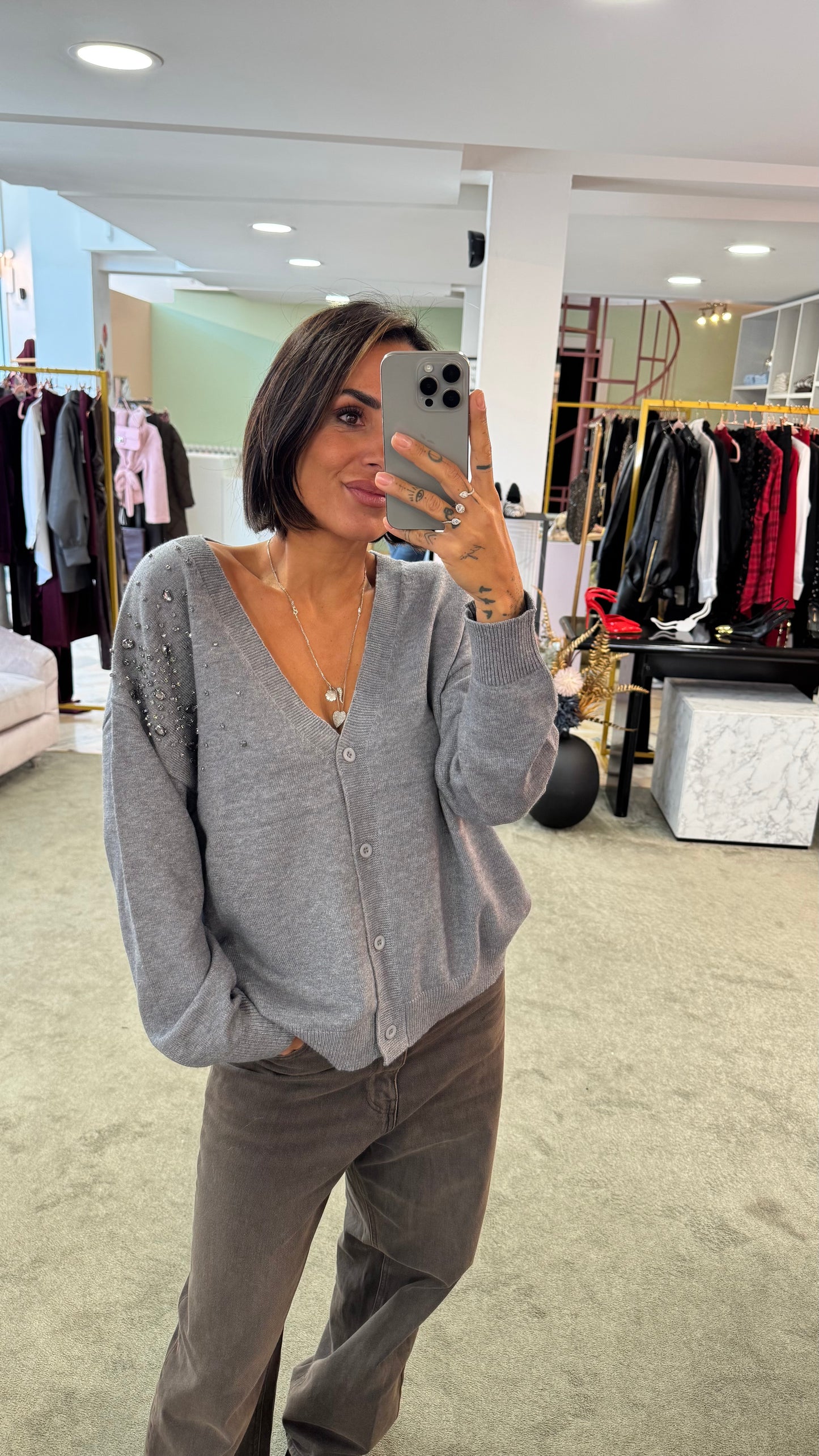 Cardigan grigio con pietre bj