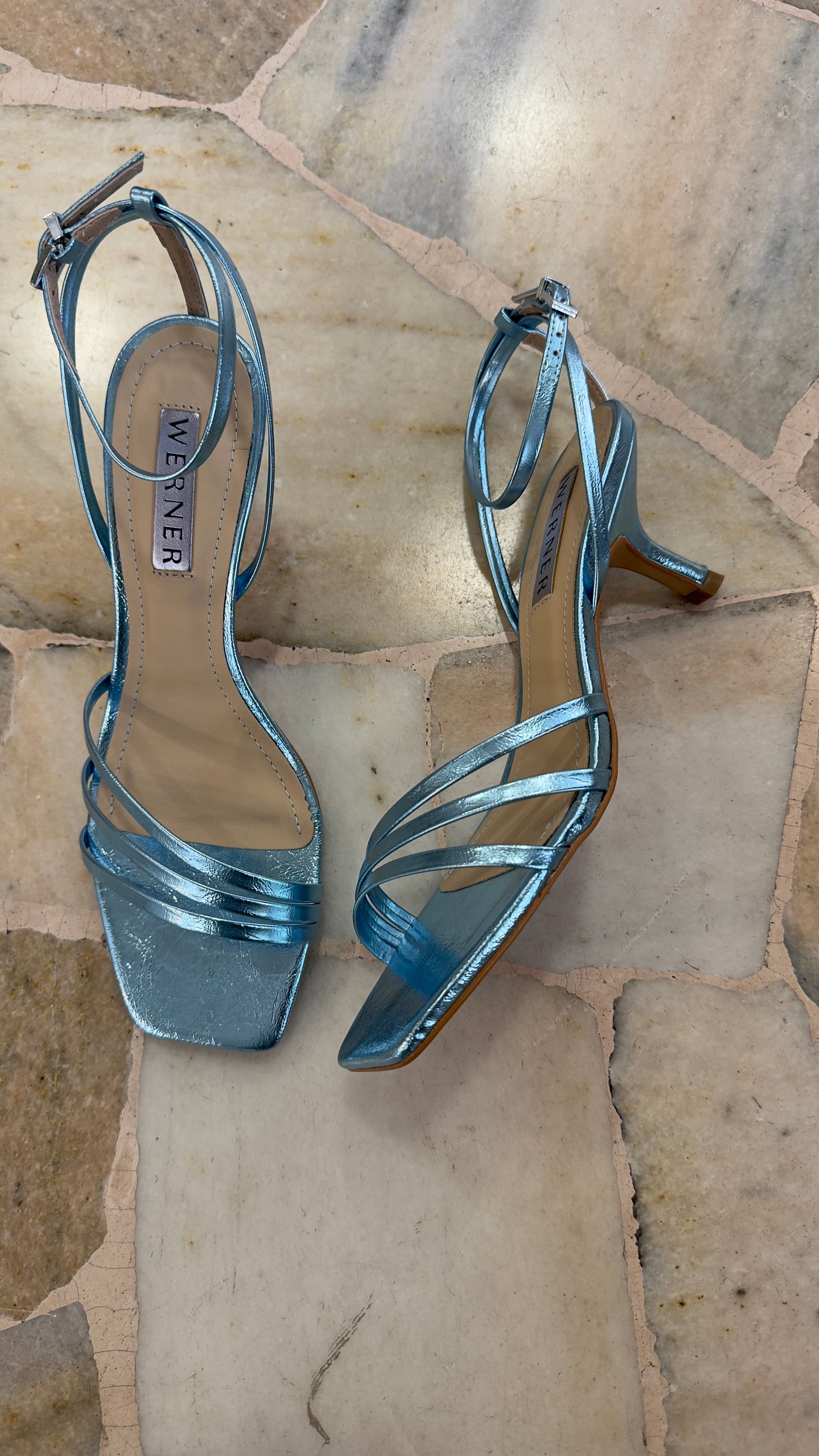 Sandalo azzurro con listini