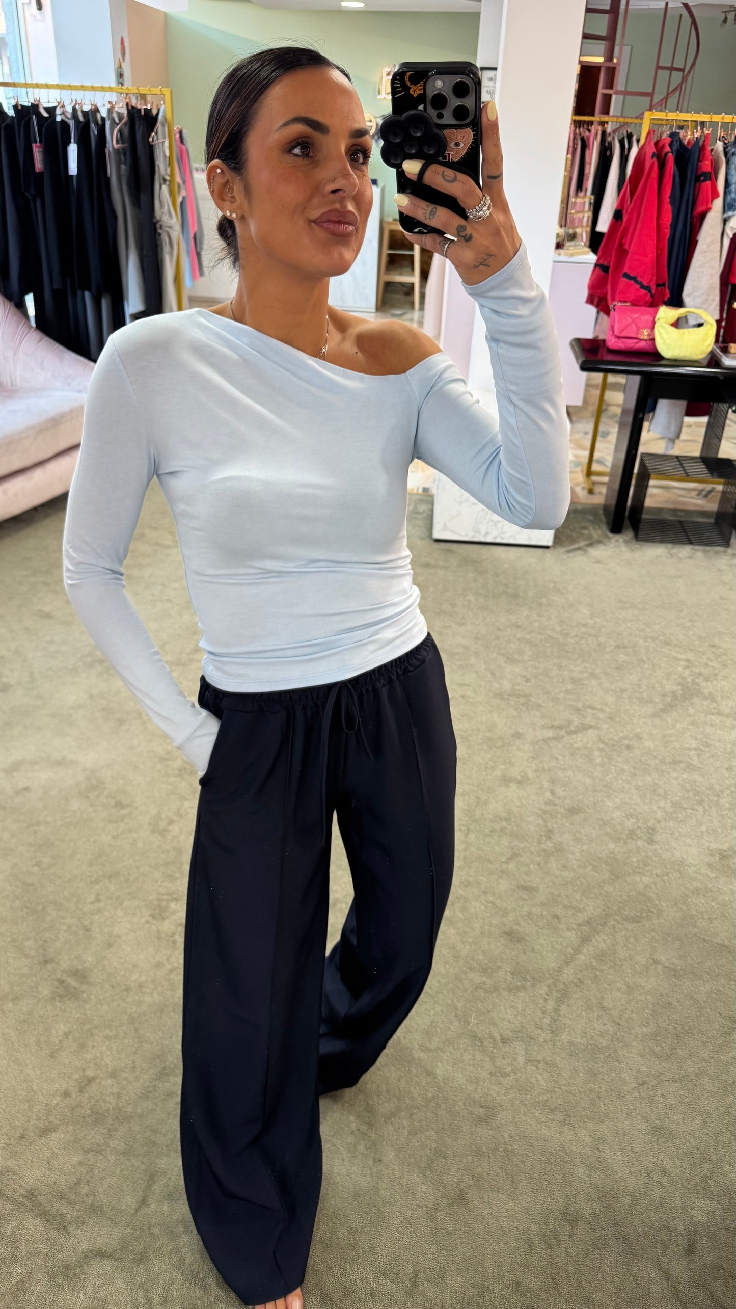 Maglia monospalla azzurra sottogiacca