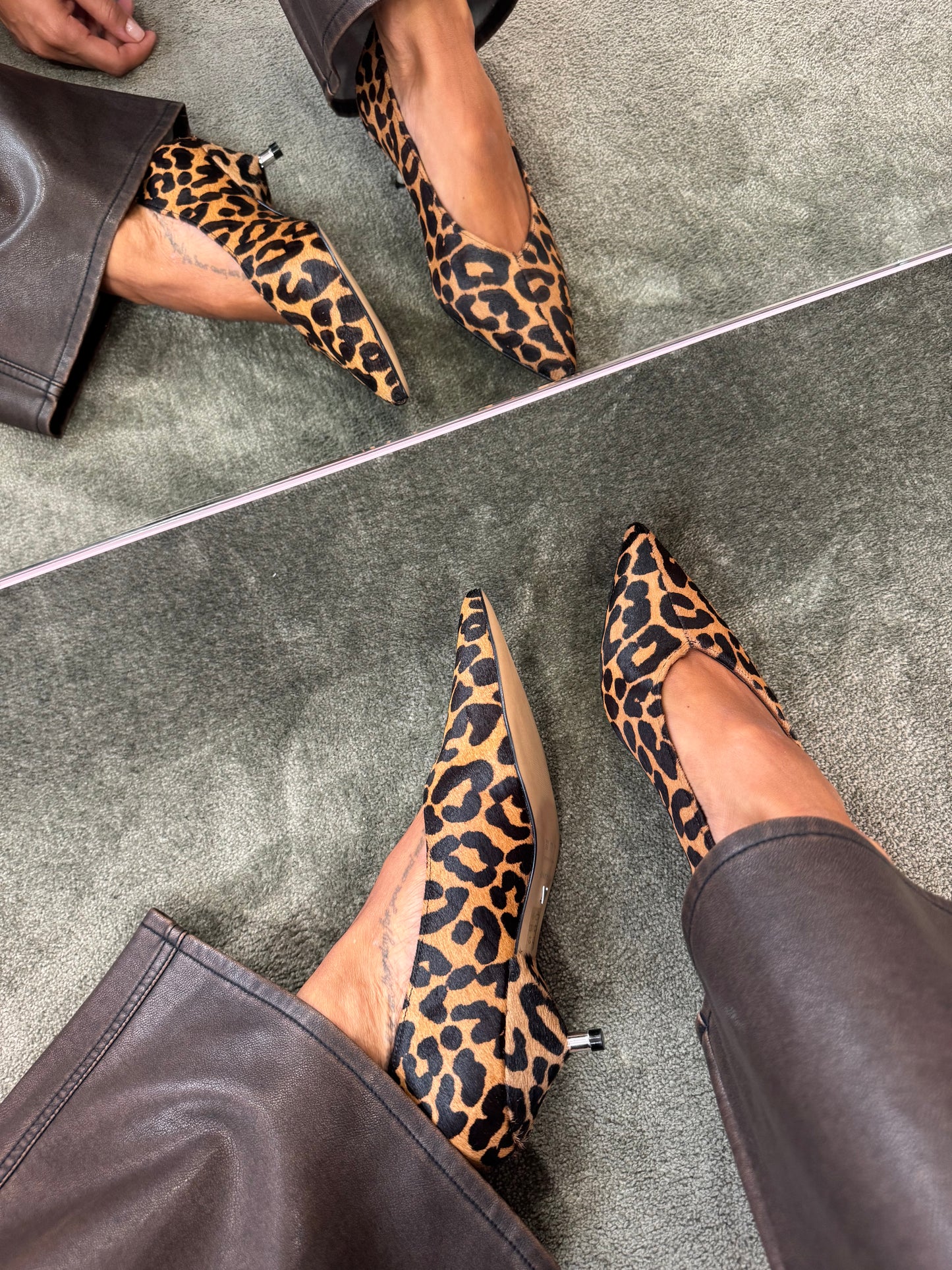 Décolleté leopardata tacco kitten