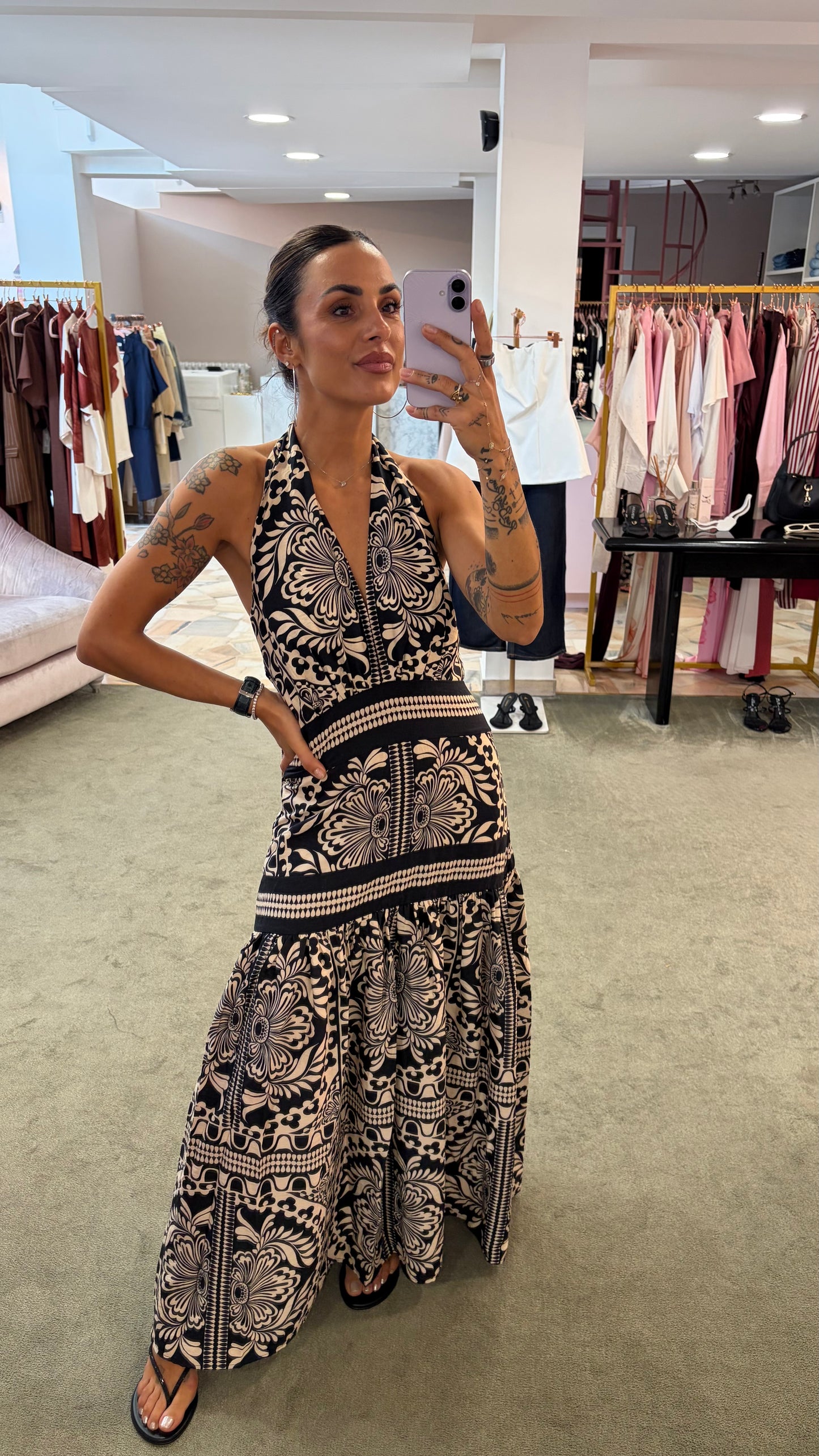 Abito lungo nero e beige fantasia scollo all'americana gl