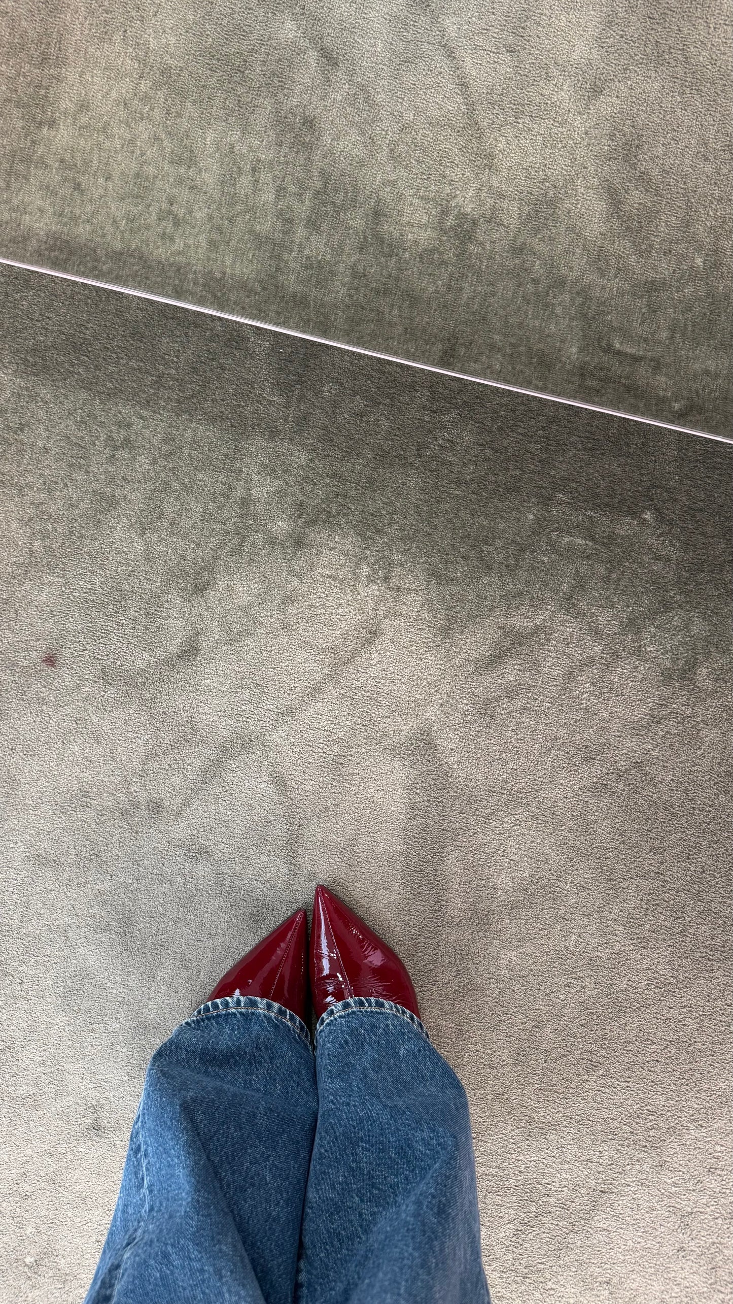 Stivaletto bordeaux in vernice tacco kitten