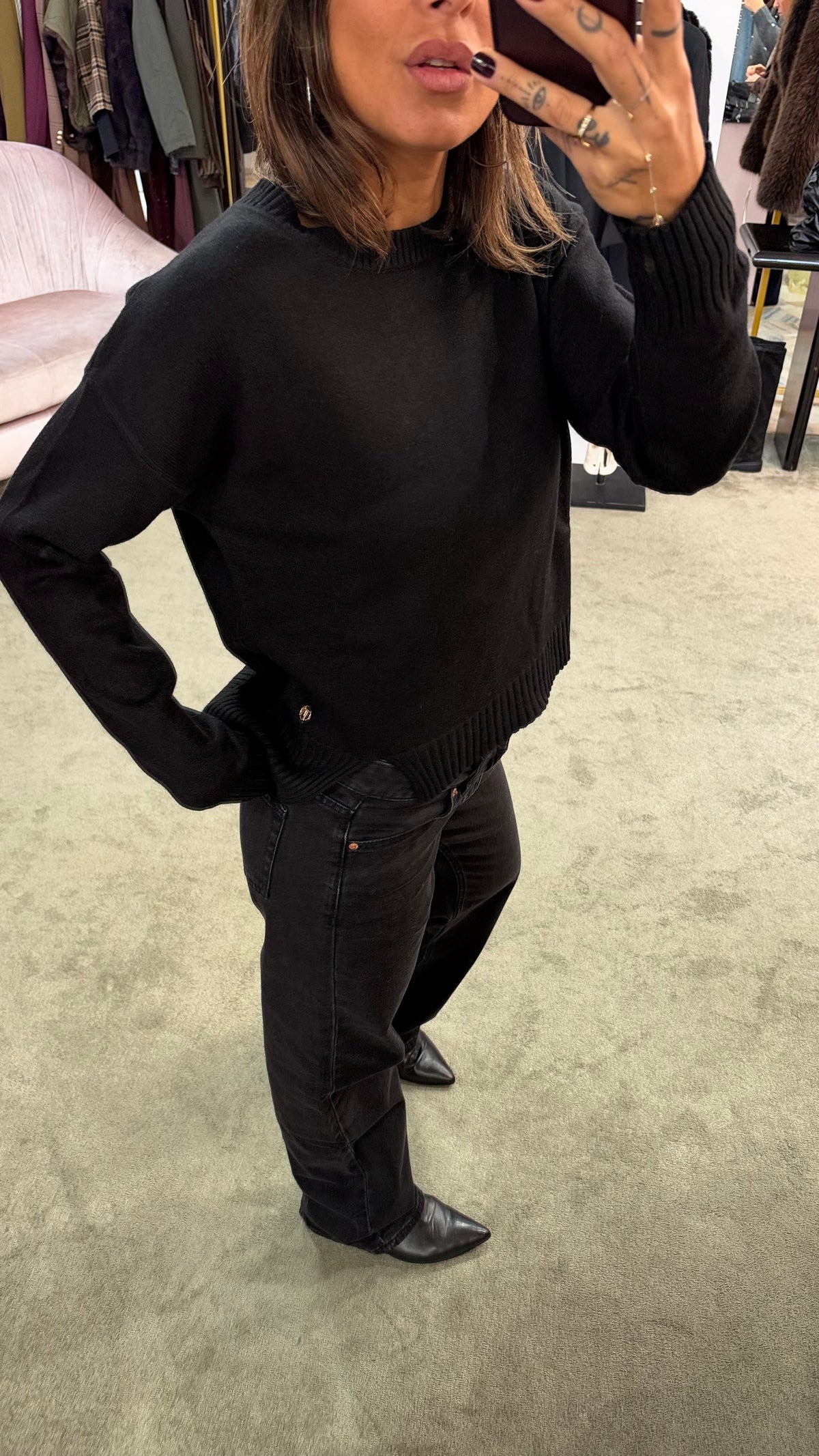 Maglione nero con spacchi asimmetrici tk