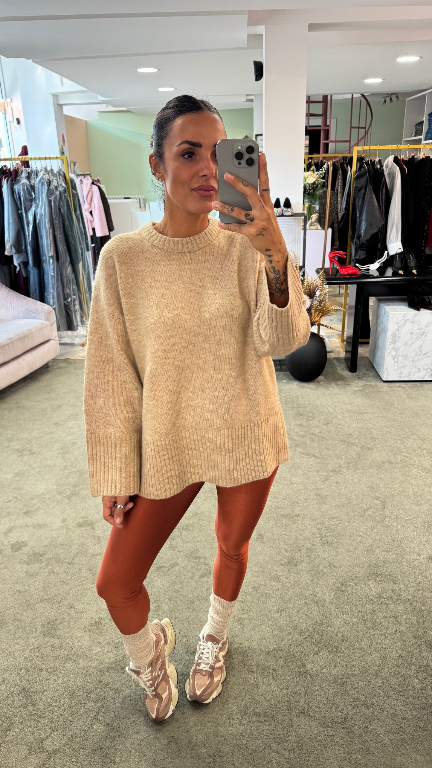 Maglione cammello melange girocollo spacco dietro jx