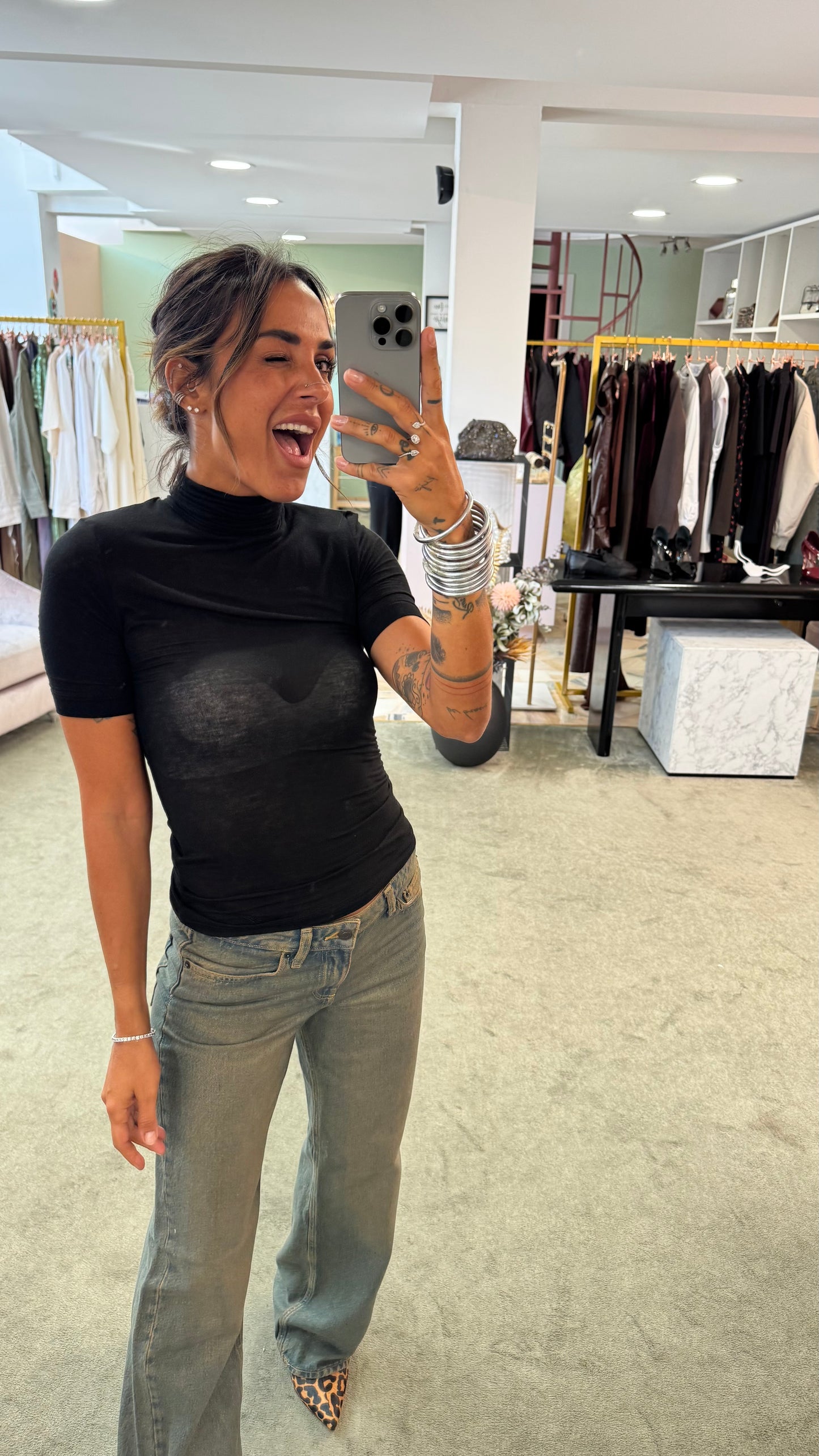 Maglia nera MAR DE MARGARITAS dolcevita manica corta
