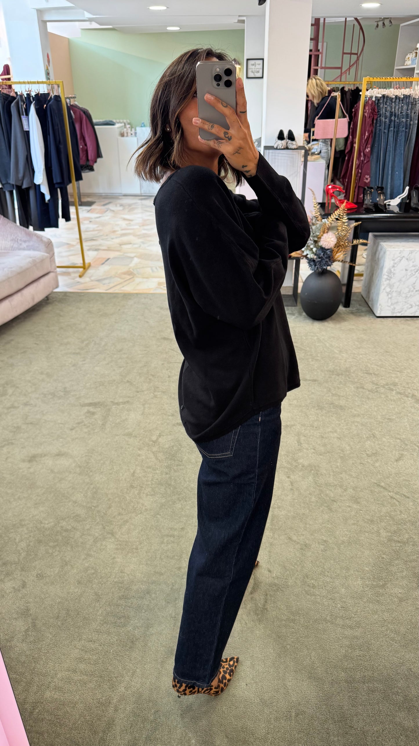 Maglione nero girocollo over sy