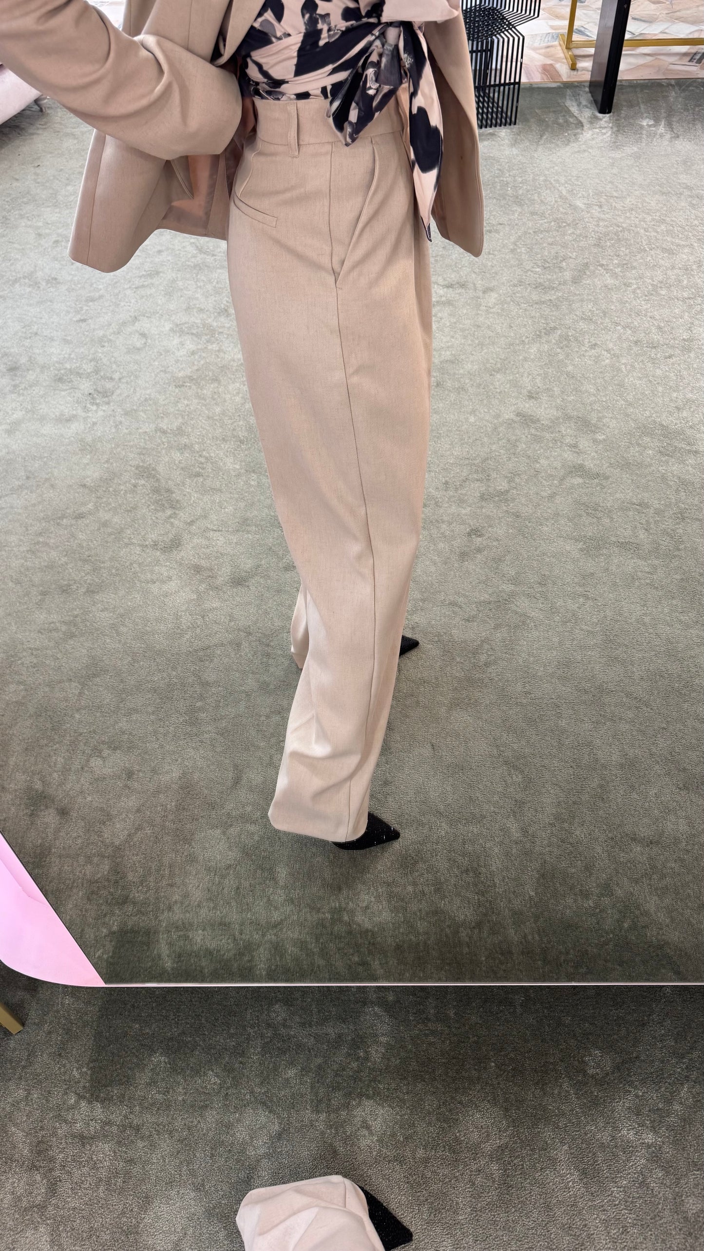 Pantaloni beige melange in lino con pences wide leg jx