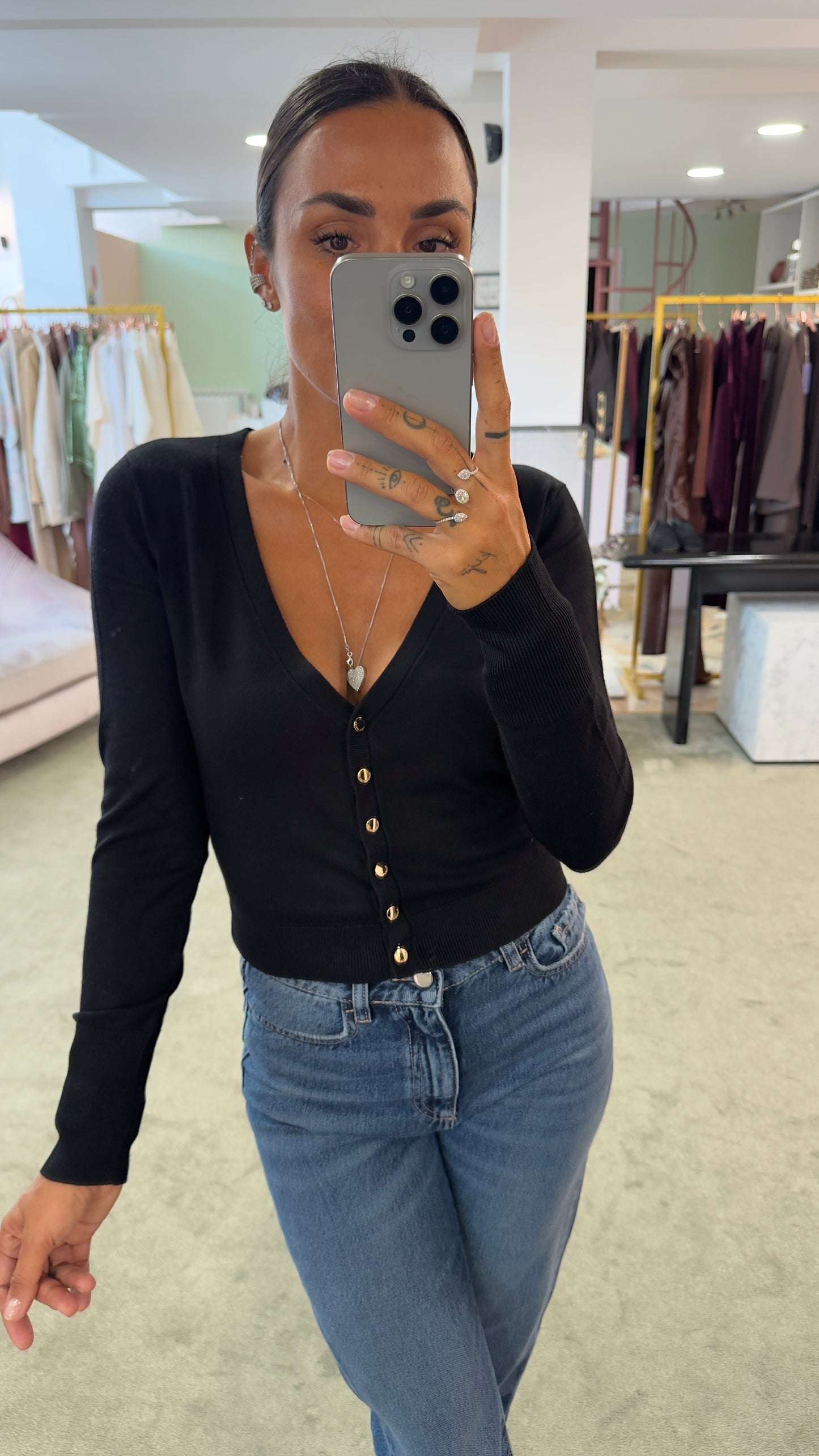 Cardigan crop nero con bottoncini oro fr