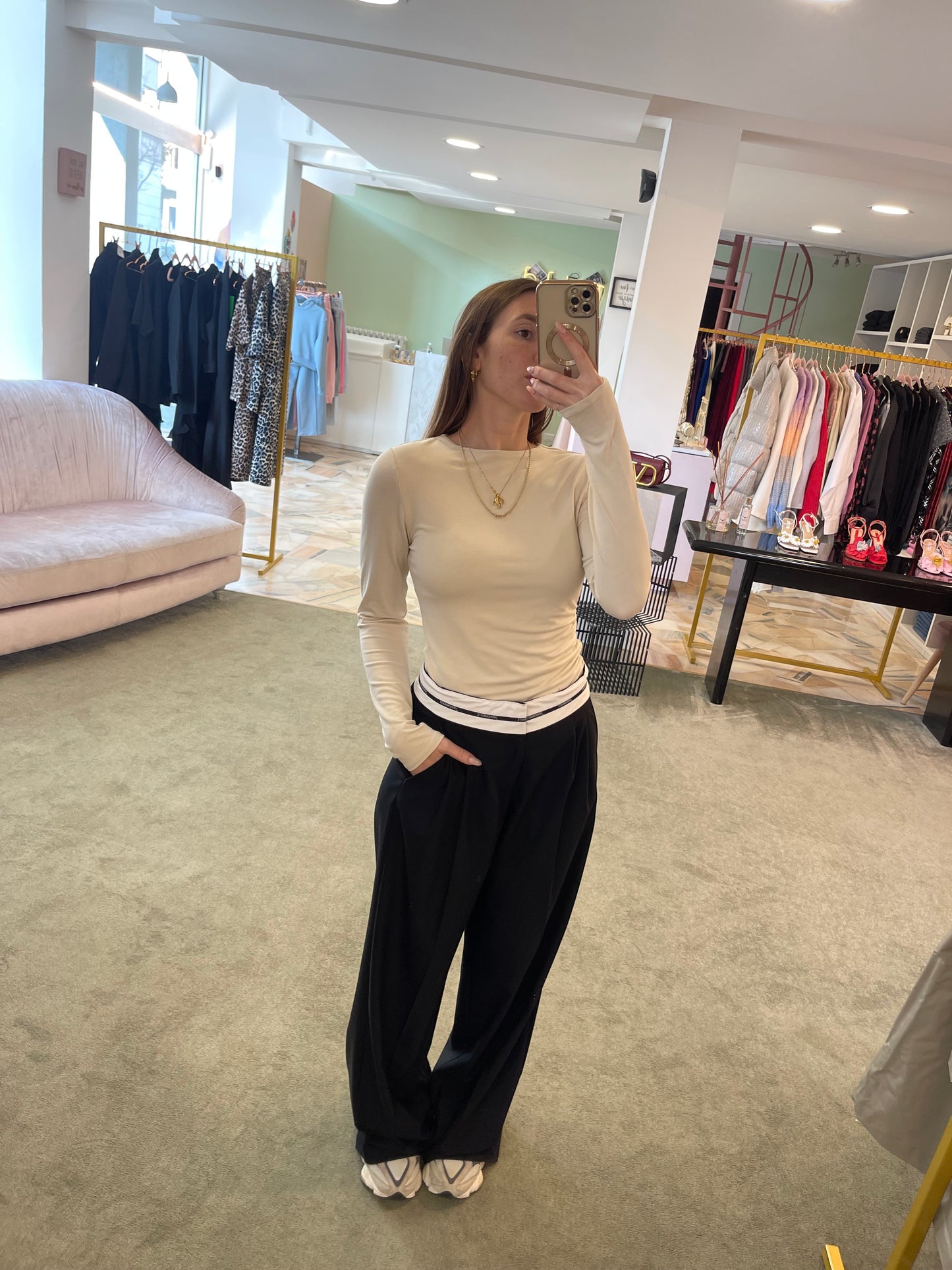 Maglia beige pietra con arricciatura sottogiacca manica lunga
