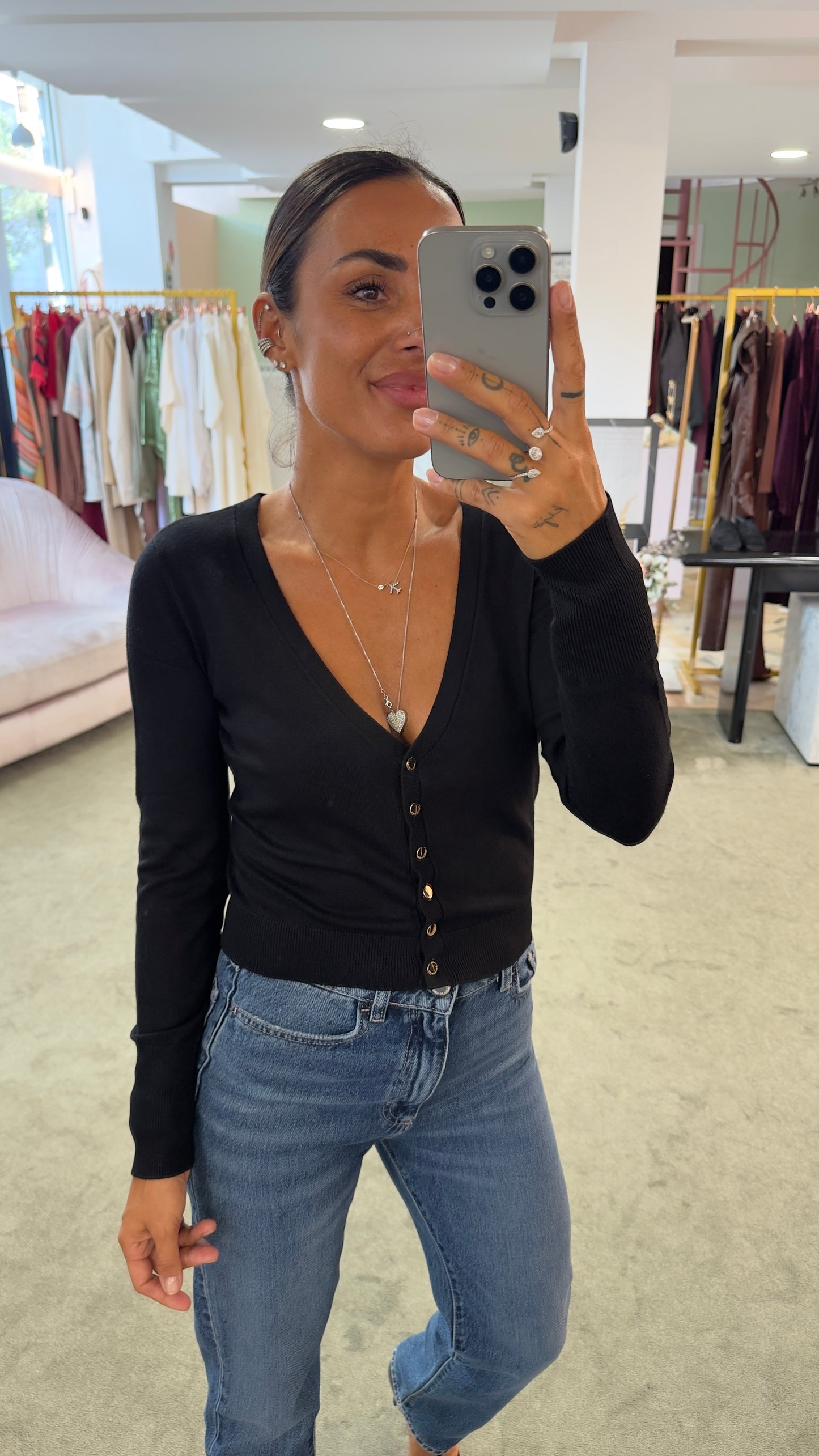 Cardigan crop nero con bottoncini oro fr
