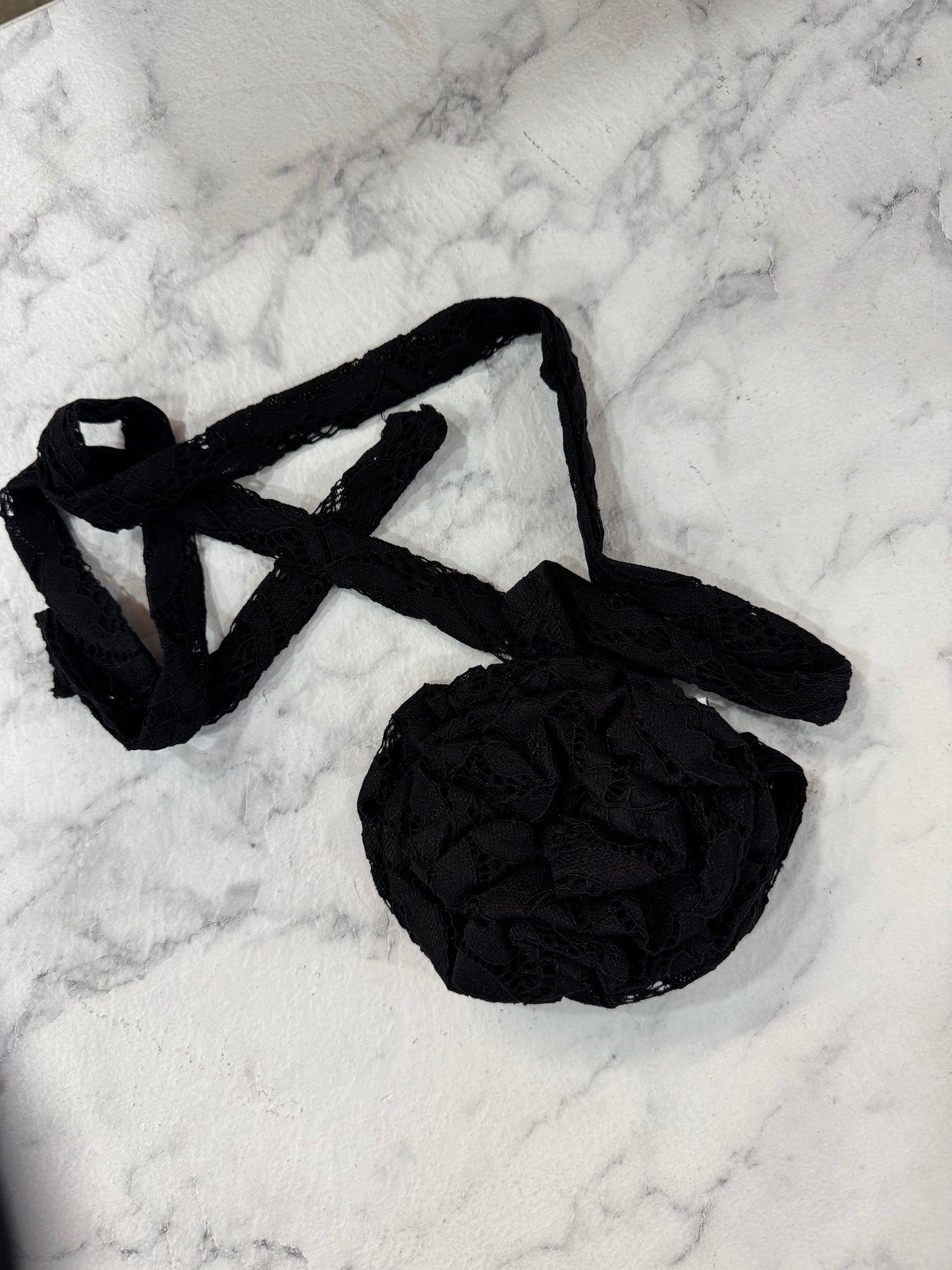 Nastro choker con rosa in pizzo