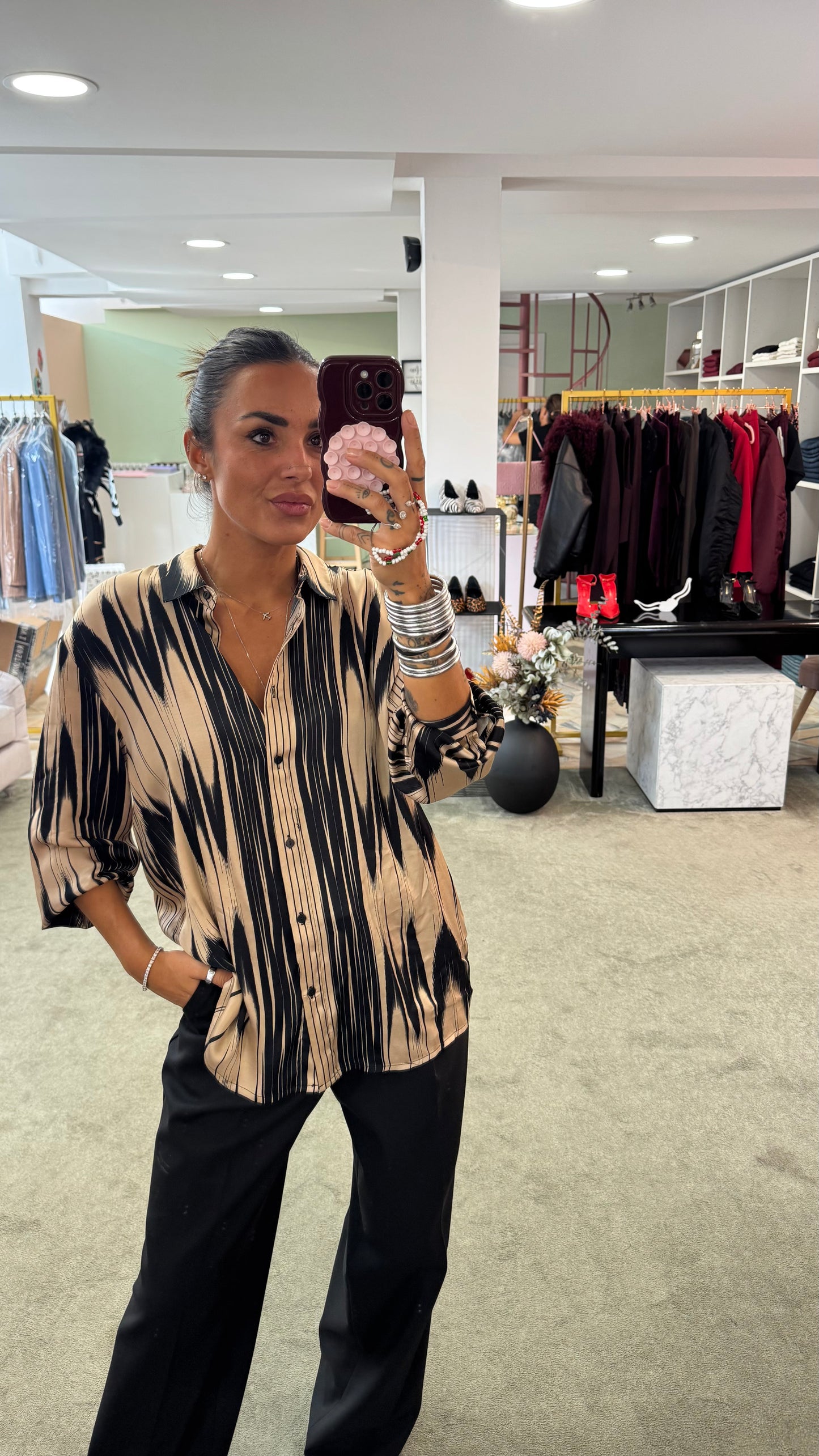 Camicia beige e nera fantasia sy