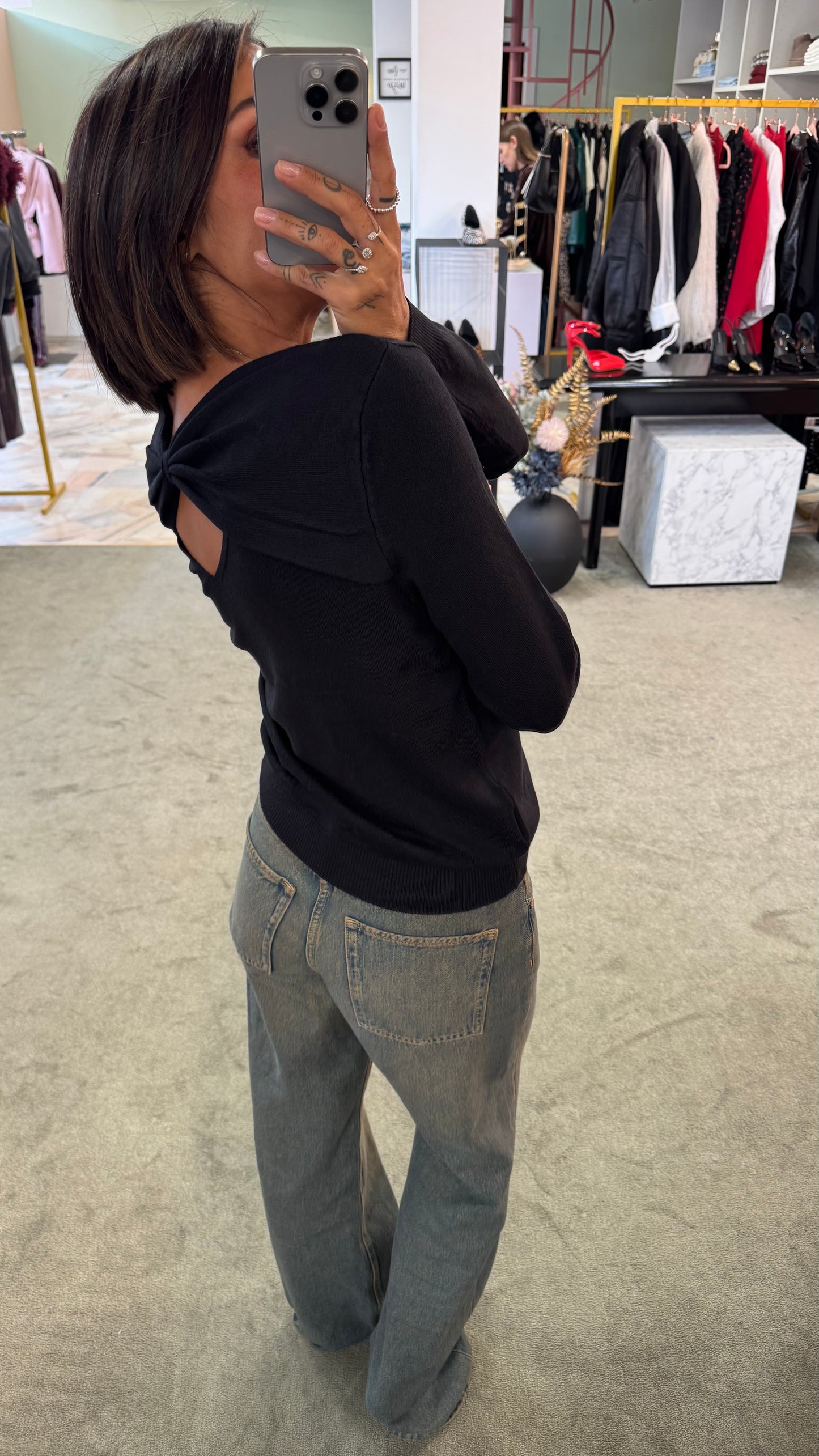 Maglione nero scollo a v con pietre bj