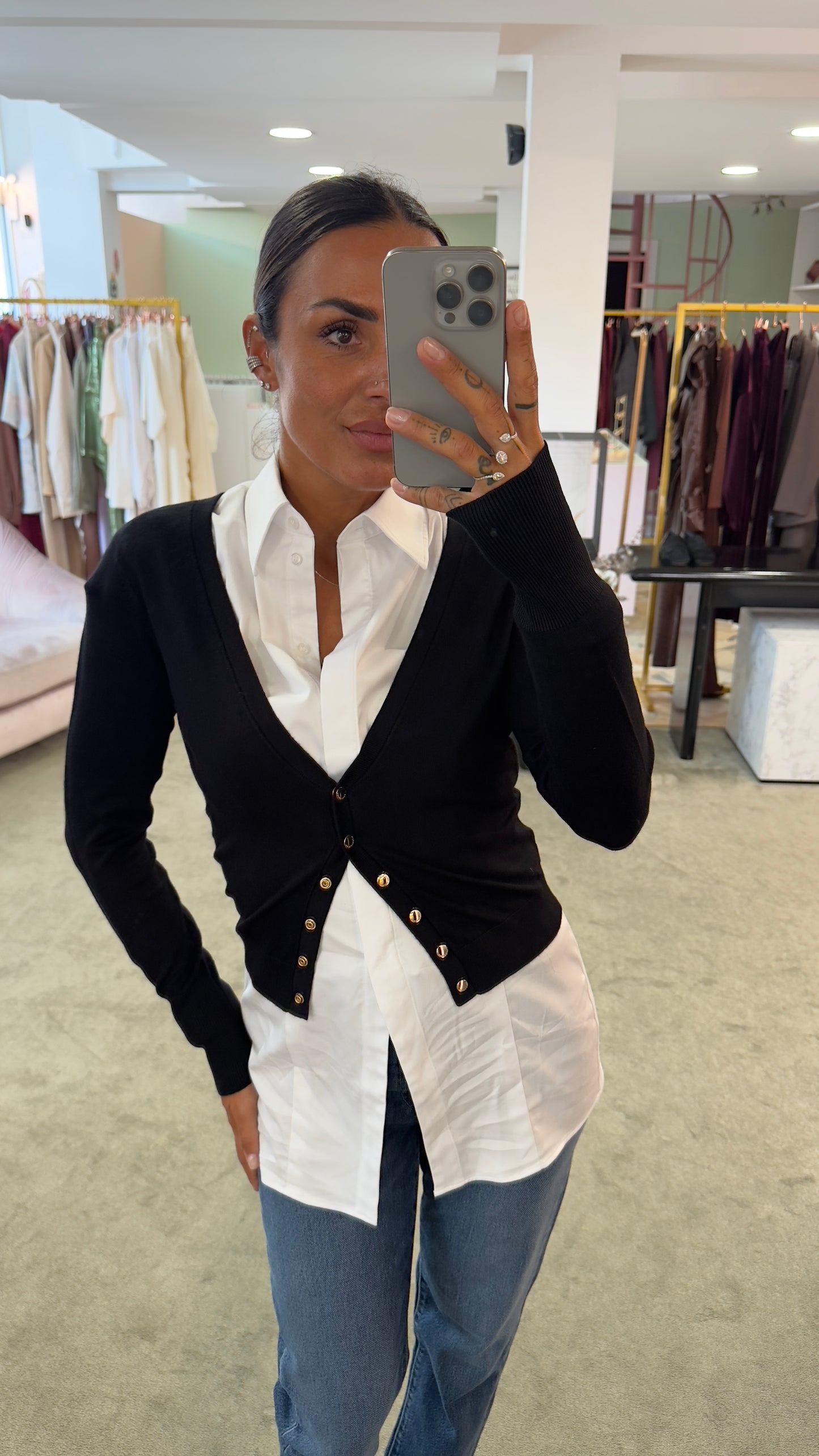 Cardigan crop nero con bottoncini oro fr