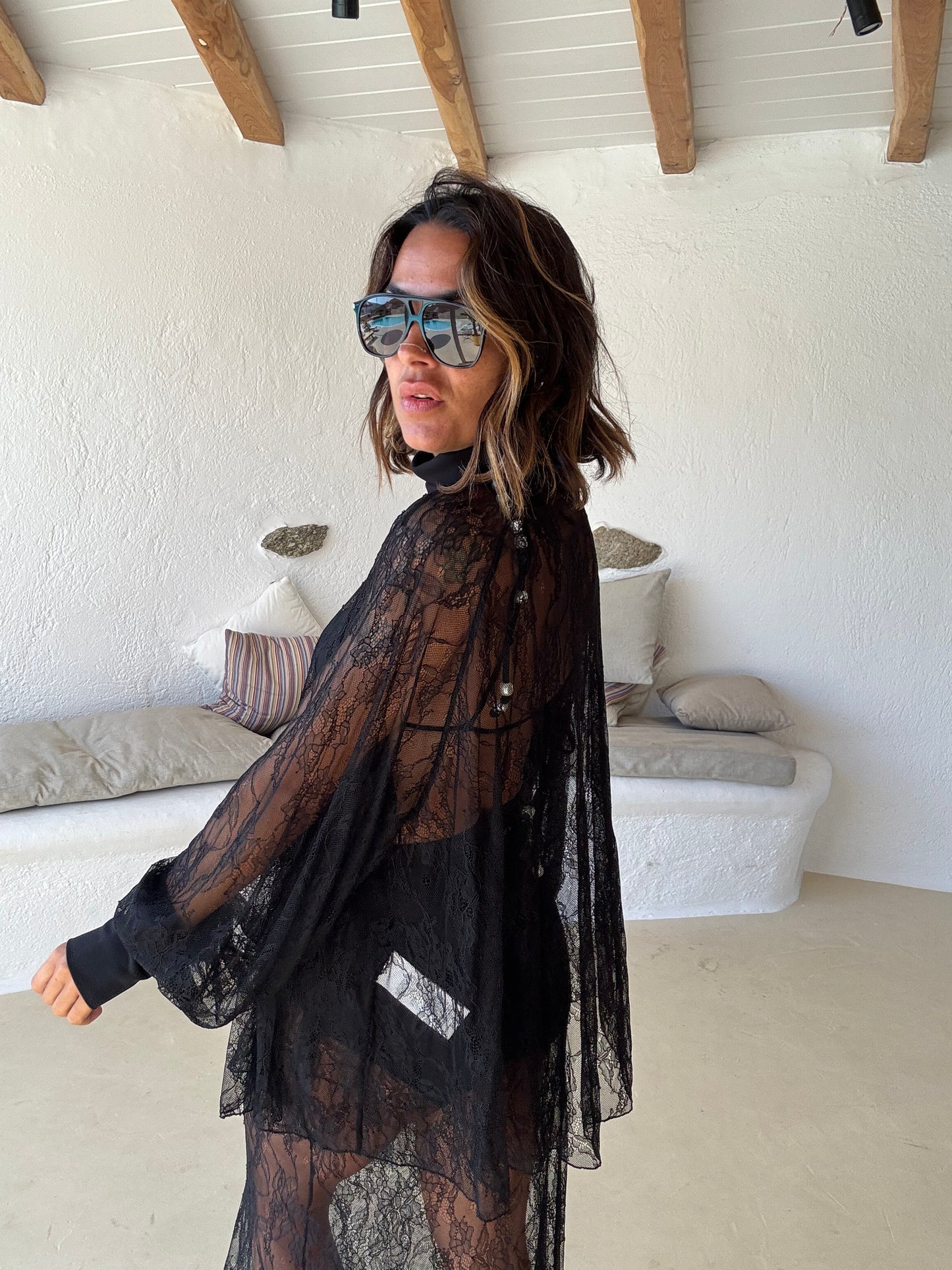 Blusa lupetto nera in pizzo ks