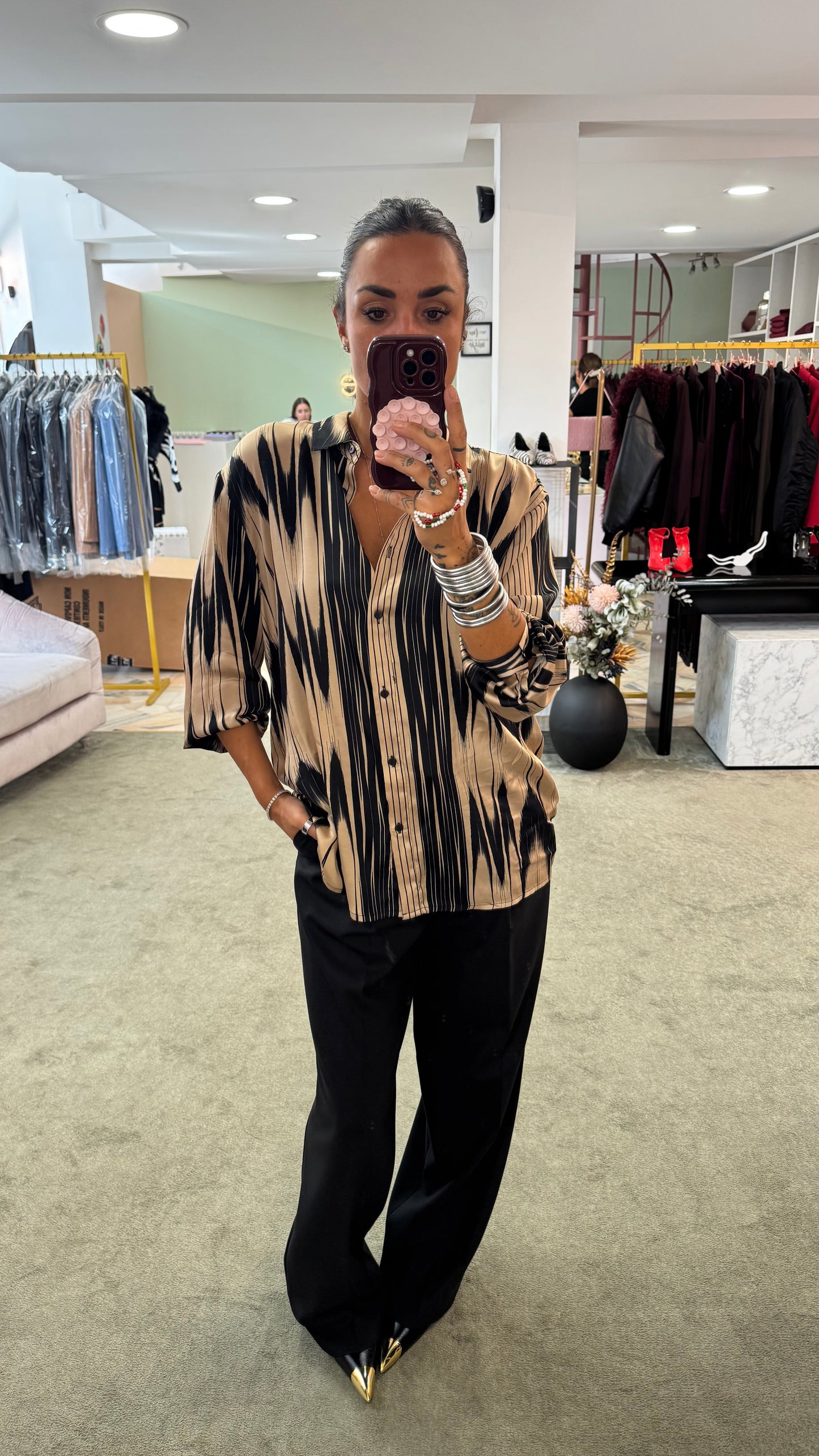 Camicia beige e nera fantasia sy