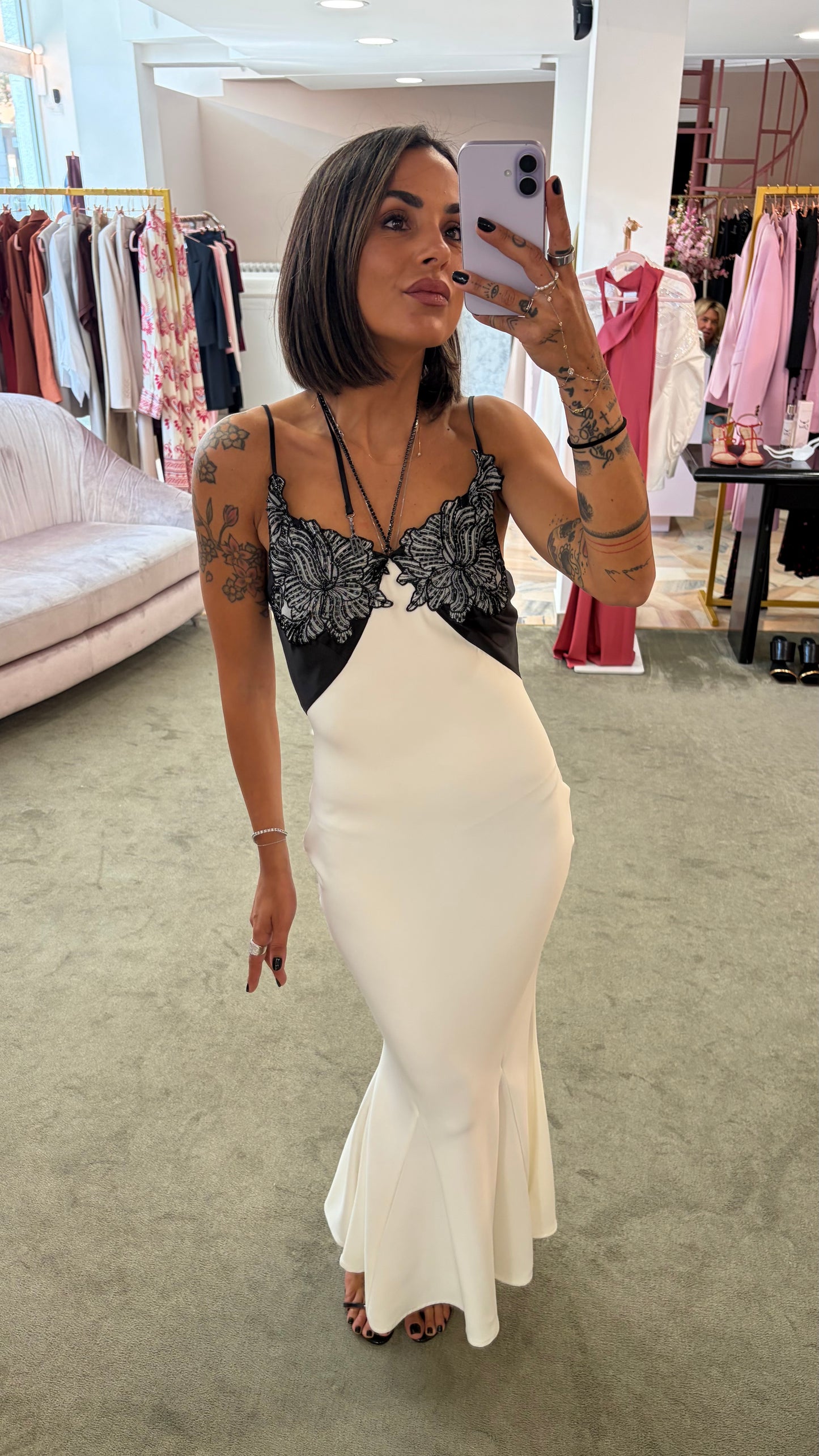 Abito lungo bianco sottoveste con ricami e collana crystal fr