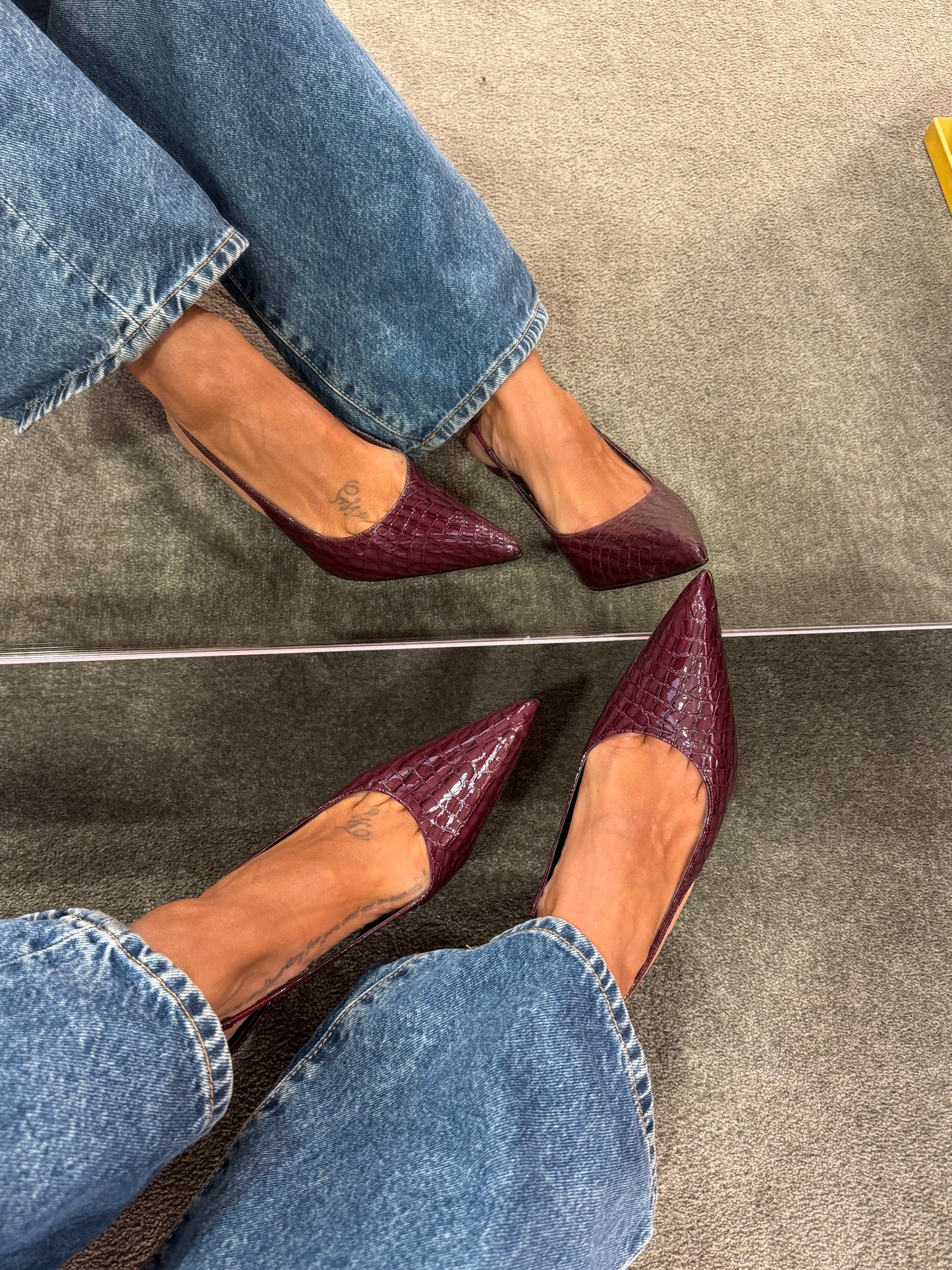 Slingback bordeaux crocodile in vernice