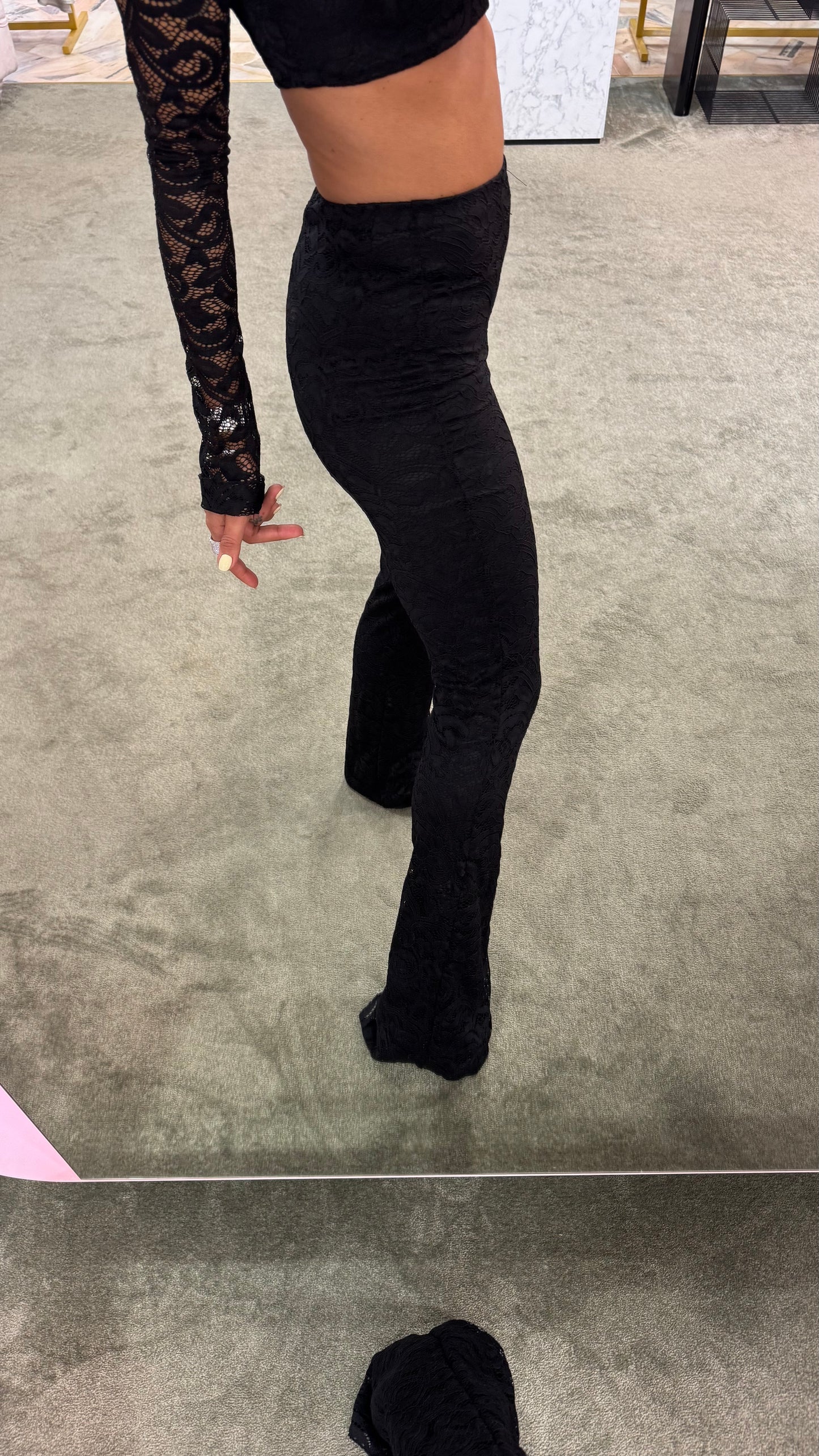 Pantaloni neri in pizzo ks