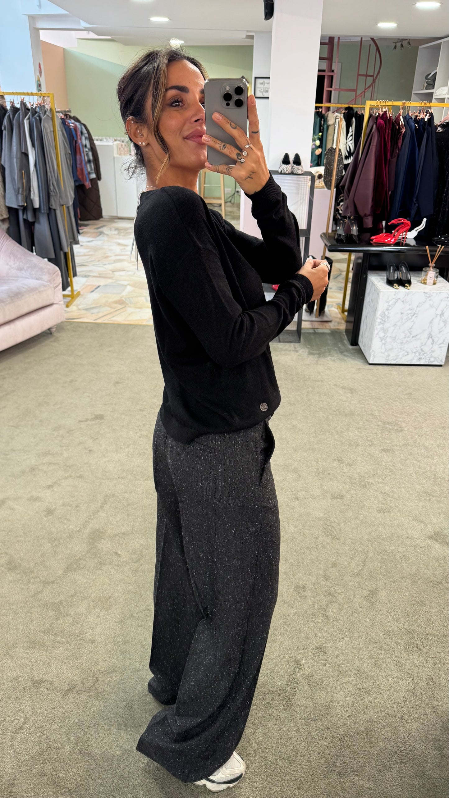 Maglione scollo a v nero in angora tk