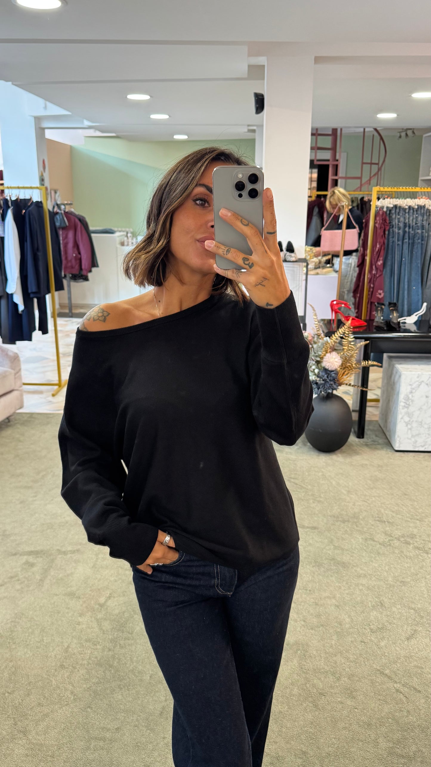 Maglione nero girocollo over sy
