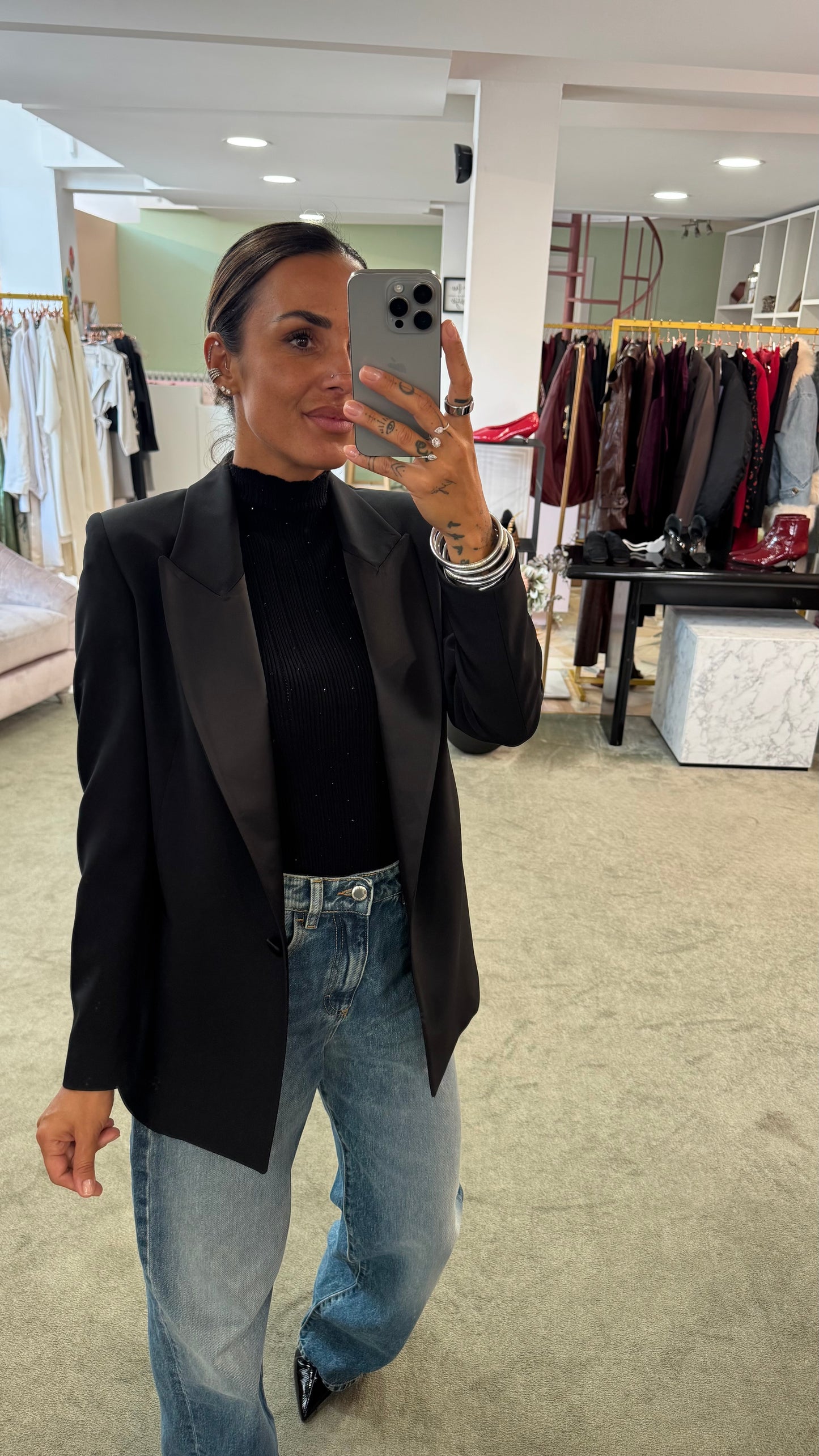 Blazer nero con rever in raso Actualee