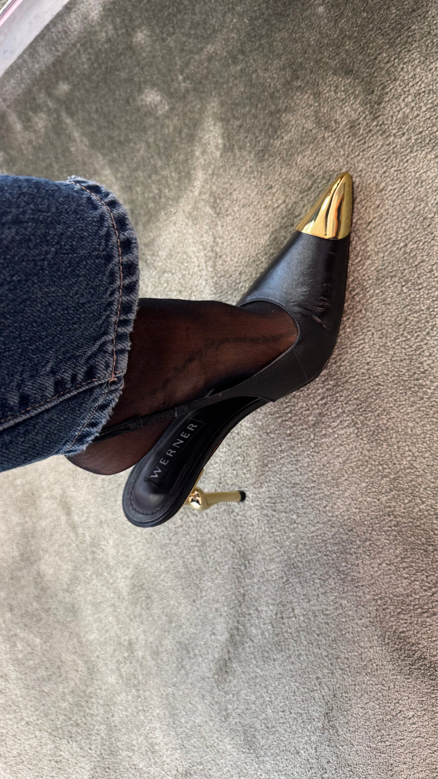 Slingback nera con punta e tacco oro