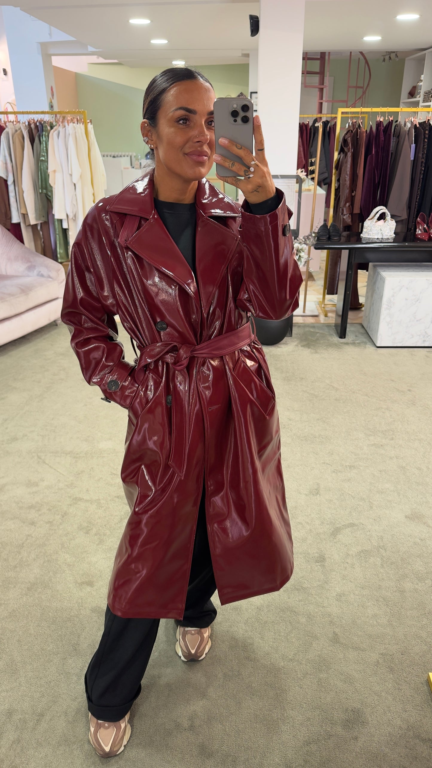 Trench lungo in vinile bordeaux jx