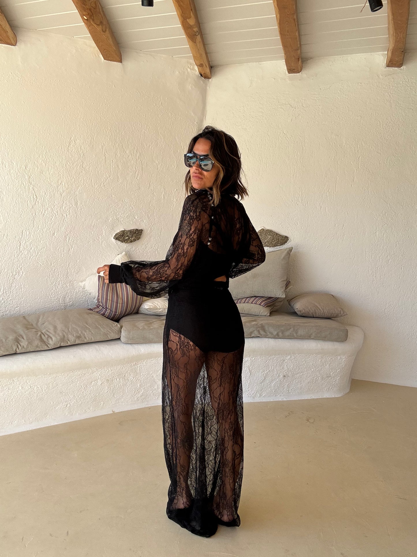 Blusa lupetto nera in pizzo ks