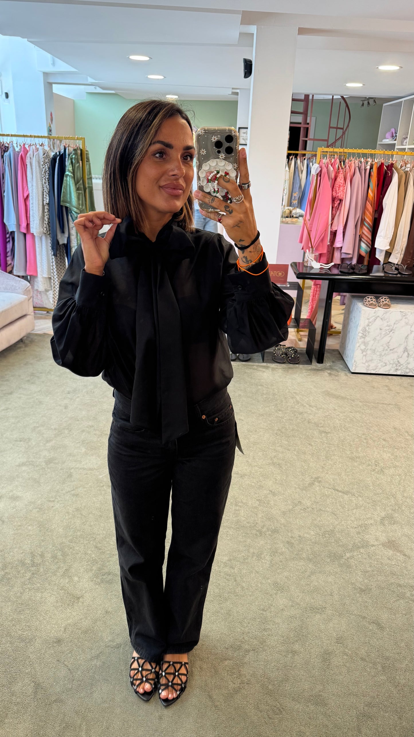Camicia nera con fiocco Actualee