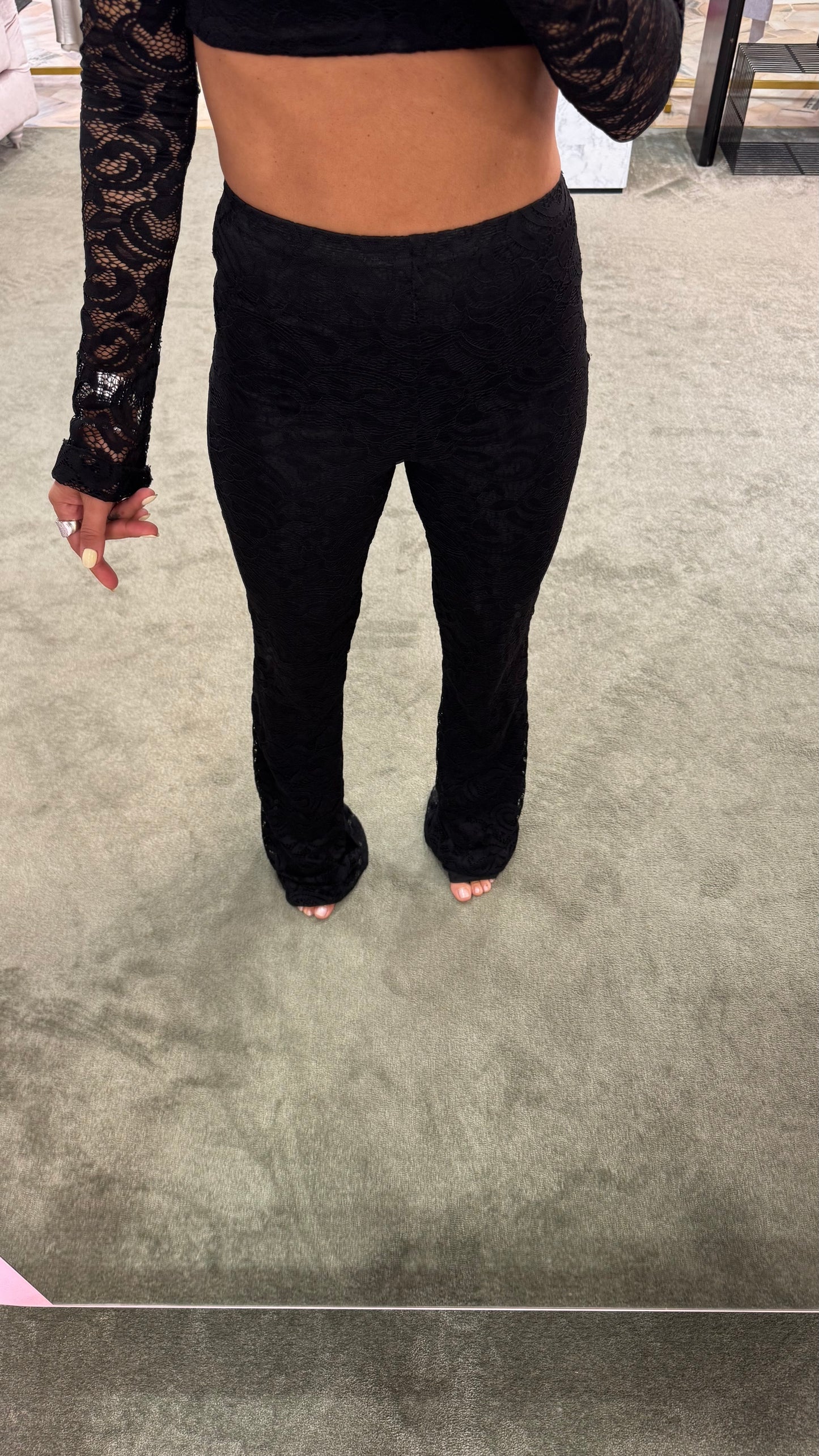 Pantaloni neri in pizzo ks