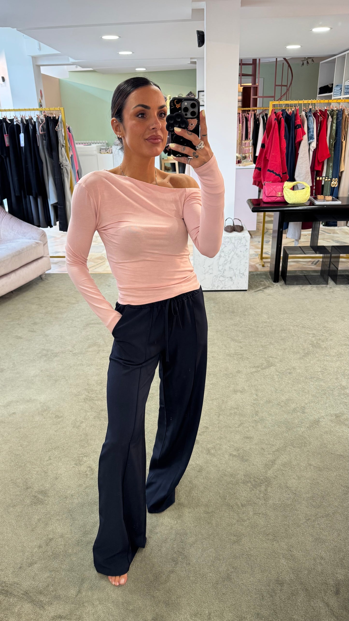 Maglia monospalla rosa nude sottogiacca