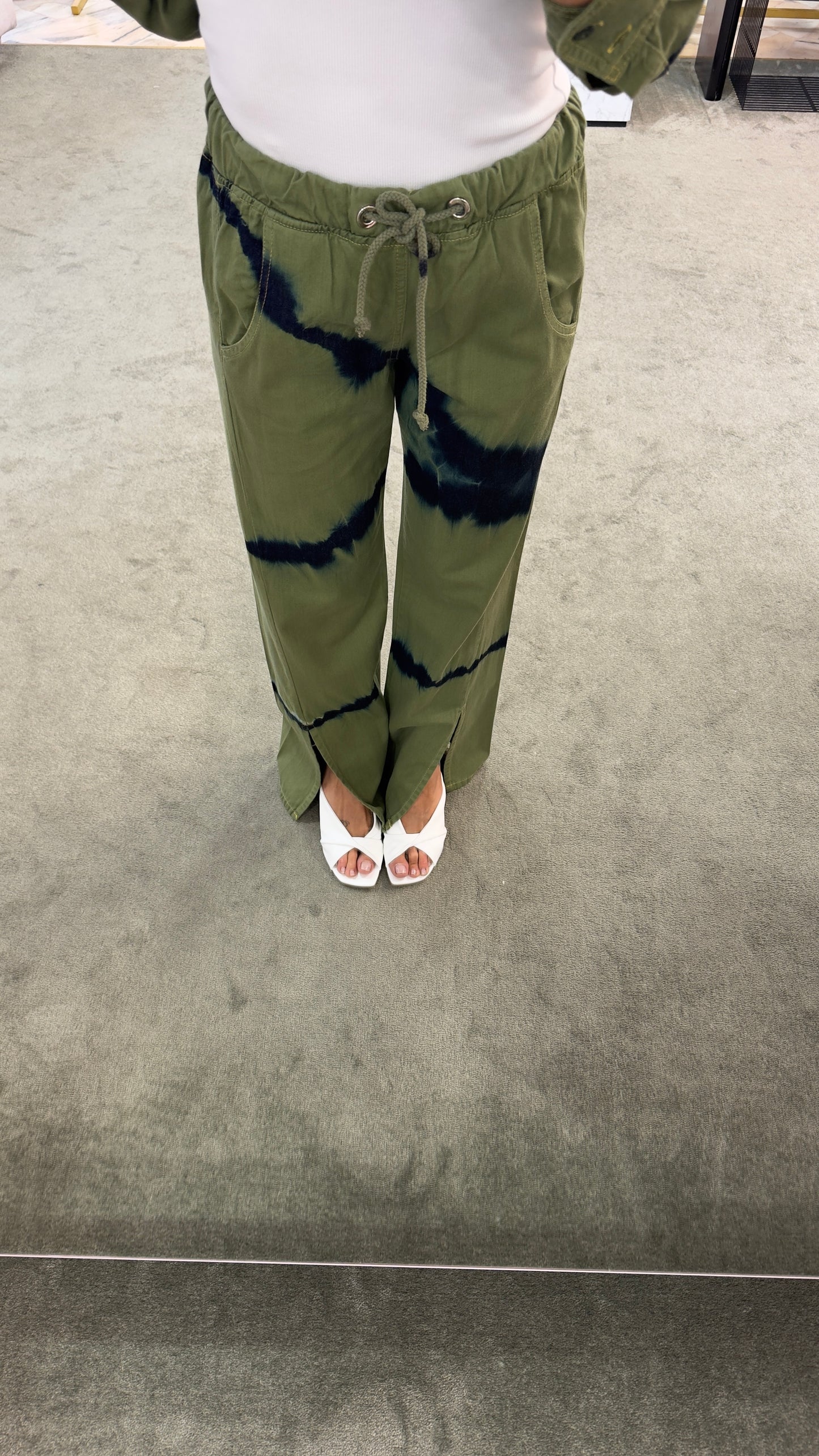 Pantaloni verde militare con spacco tie-dye Don't@me