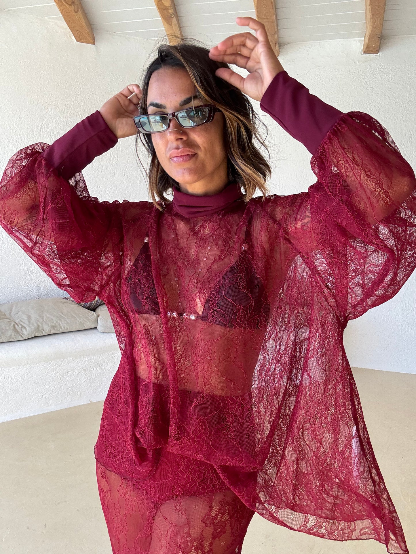Blusa lupetto bordeaux in pizzo ks