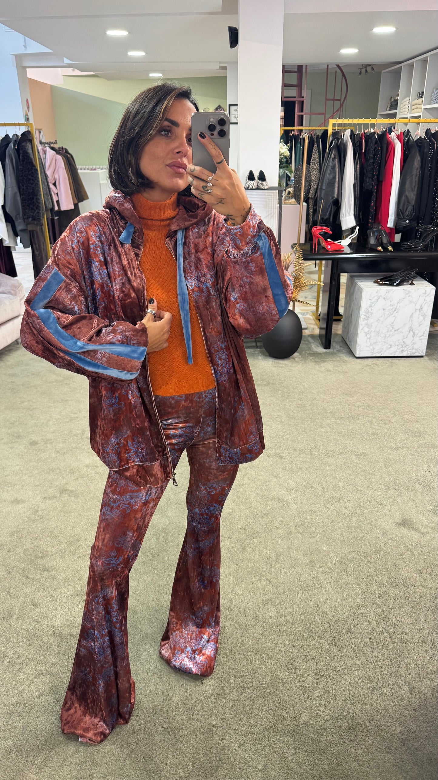 Pantaloni ruggine damascati in ciniglia a zampa ks