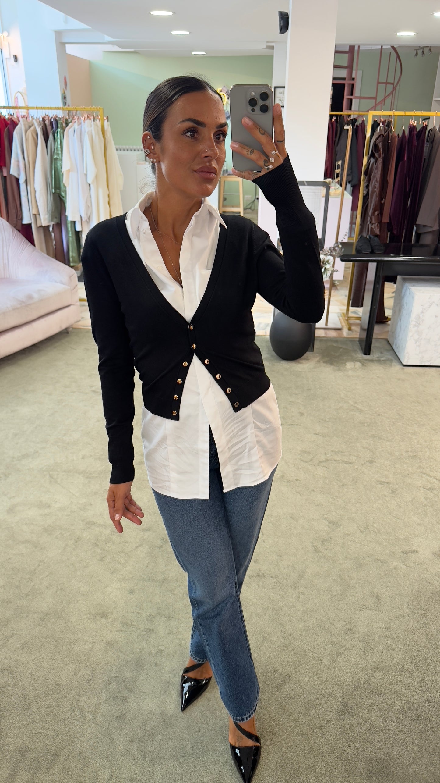 Cardigan crop nero con bottoncini oro fr