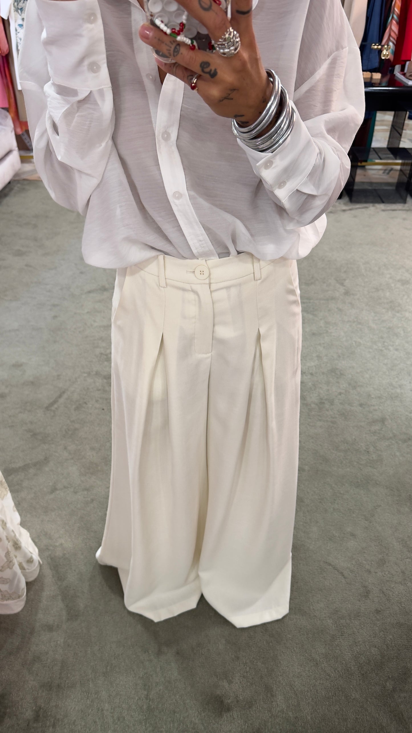Pantaloni bianco burro a palazzo con pences ay