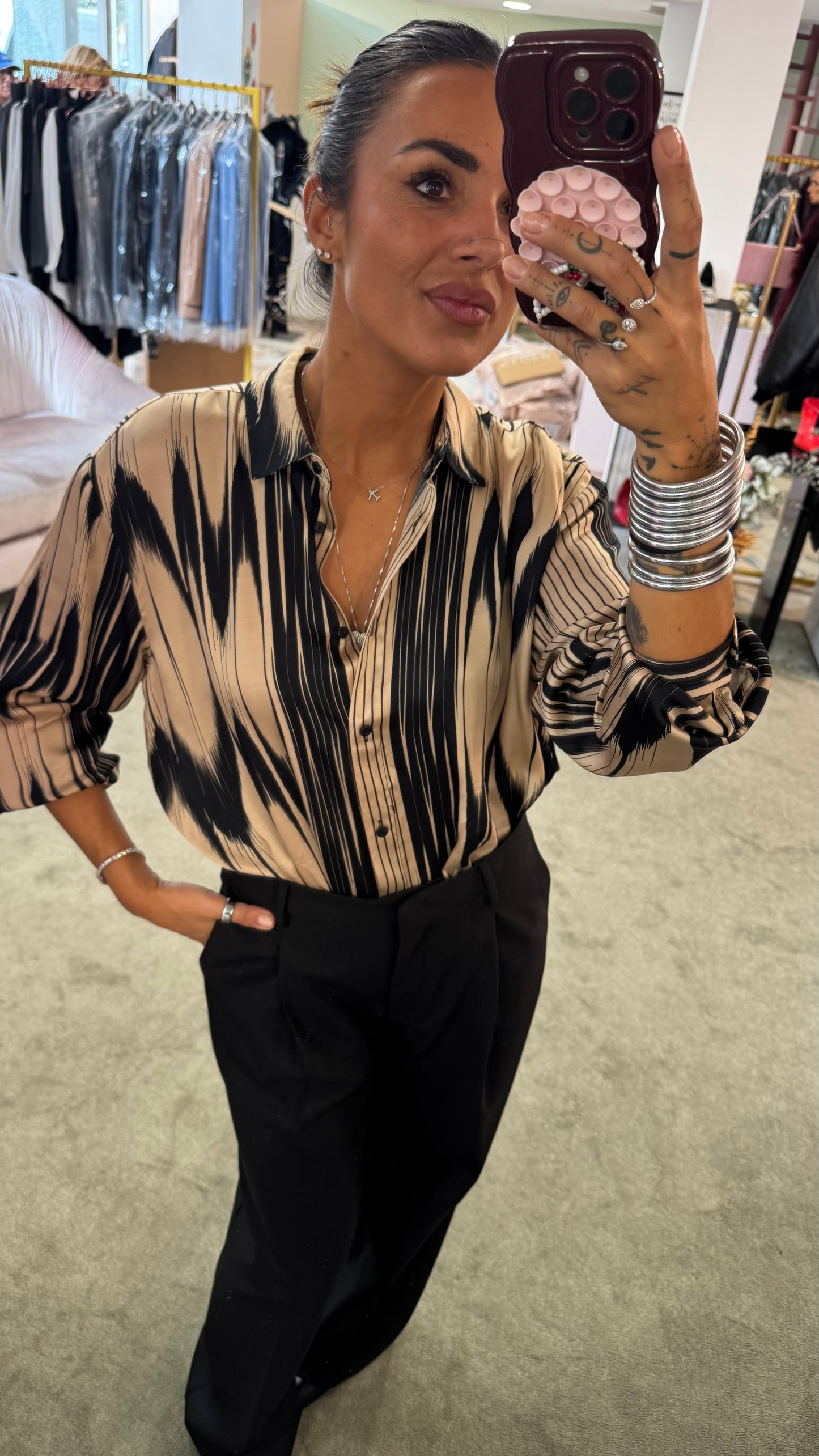 Camicia beige e nera fantasia sy
