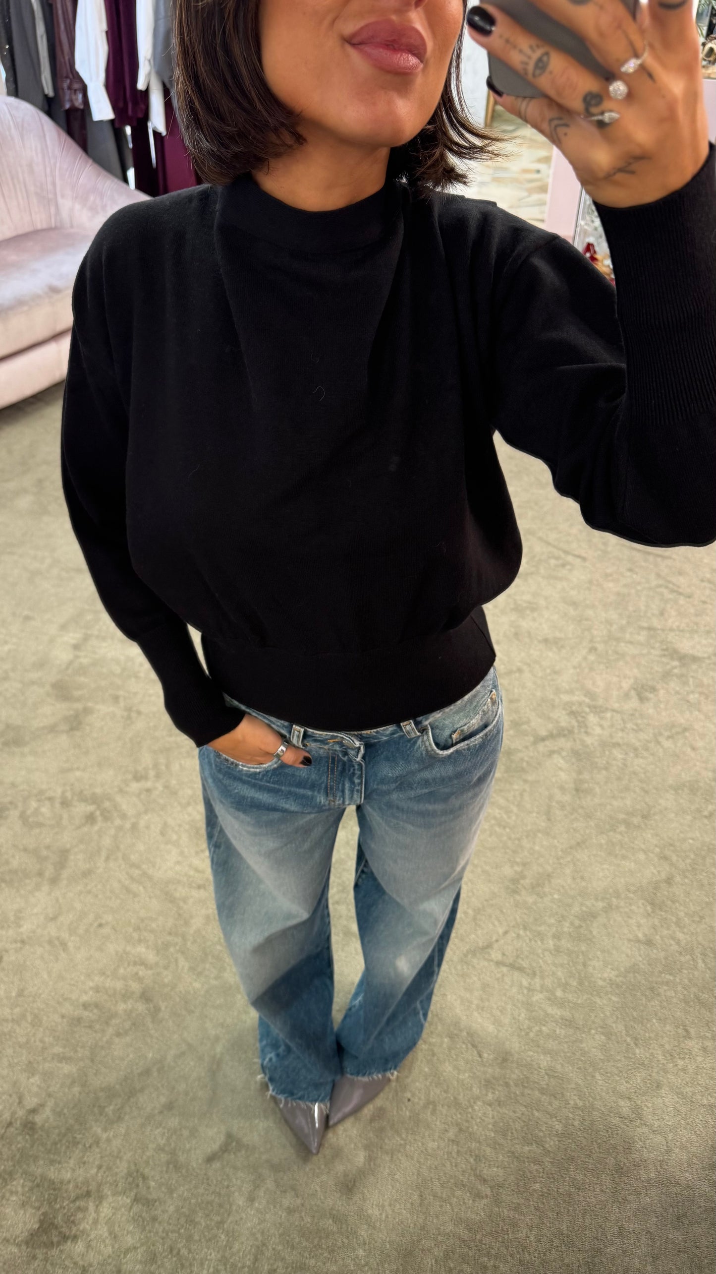 Maglione nero scollo a v dietro con fiocco lh