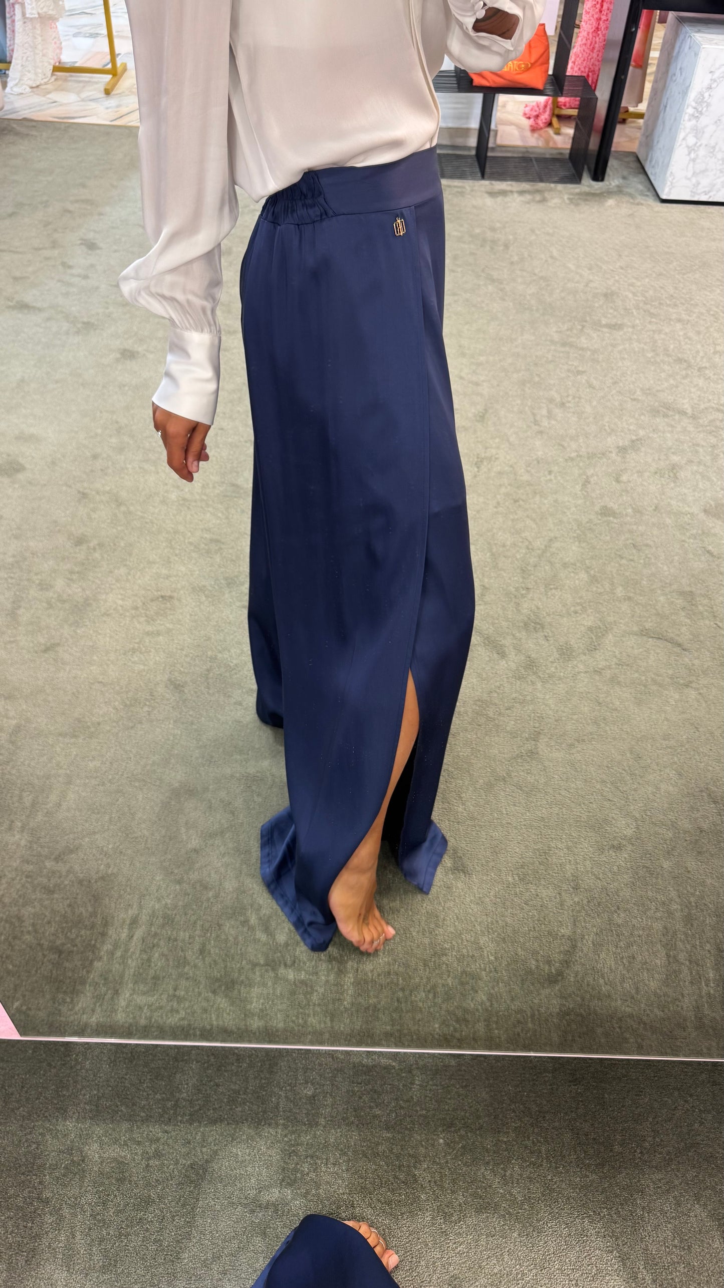 Pantaloni blu in satin con spacchi laterali fr