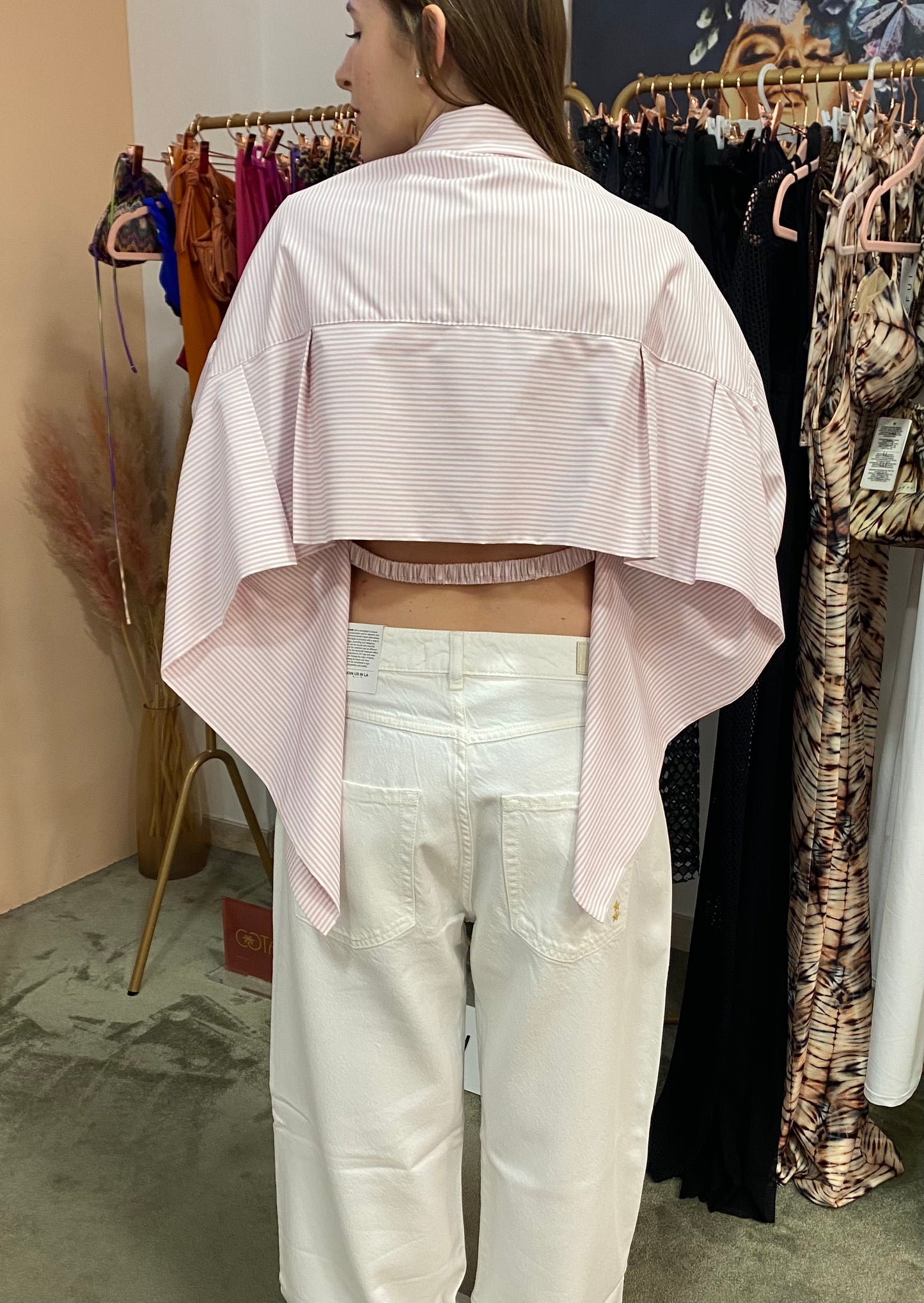 Camicia rosa a righe schiena scoperta ks