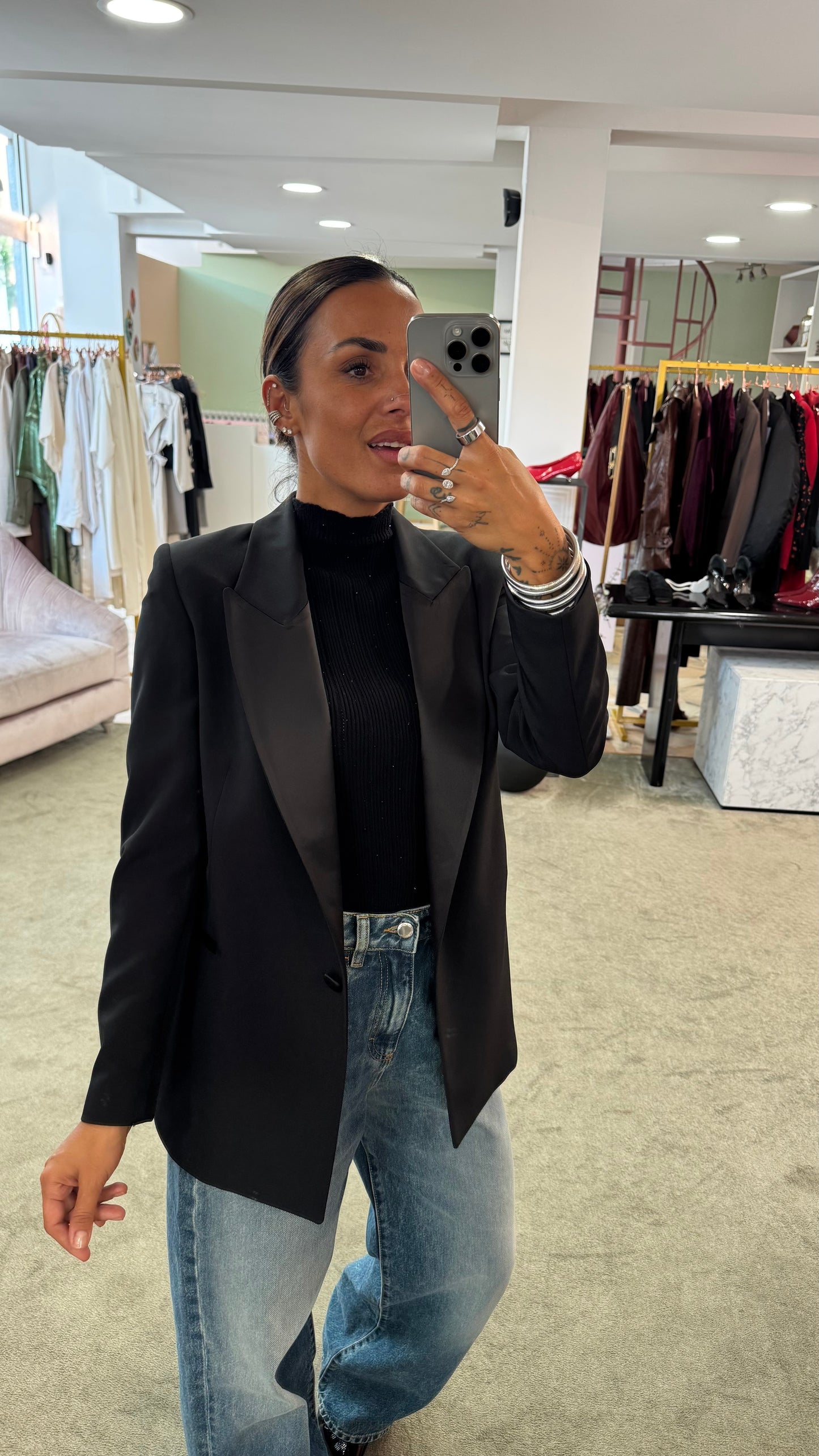 Blazer nero con rever in raso Actualee