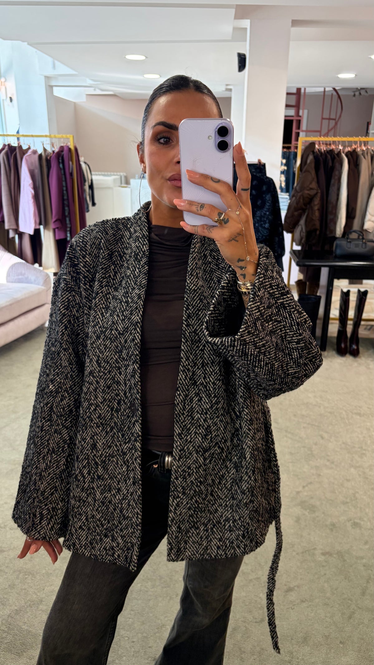 Giacca cappotto kimono spigato nero e panna con cintura aw
