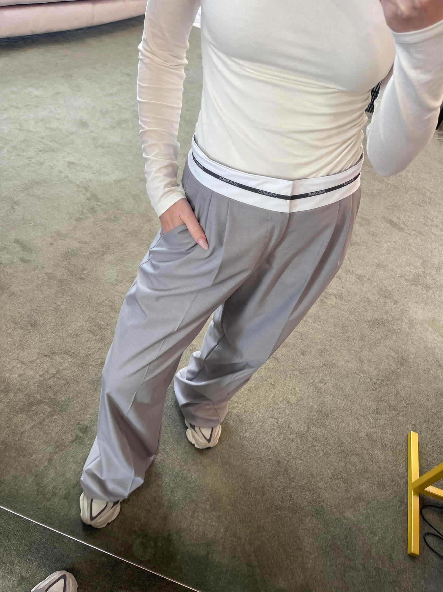 Pantaloni grigio wide leg con risvolto hinnominate