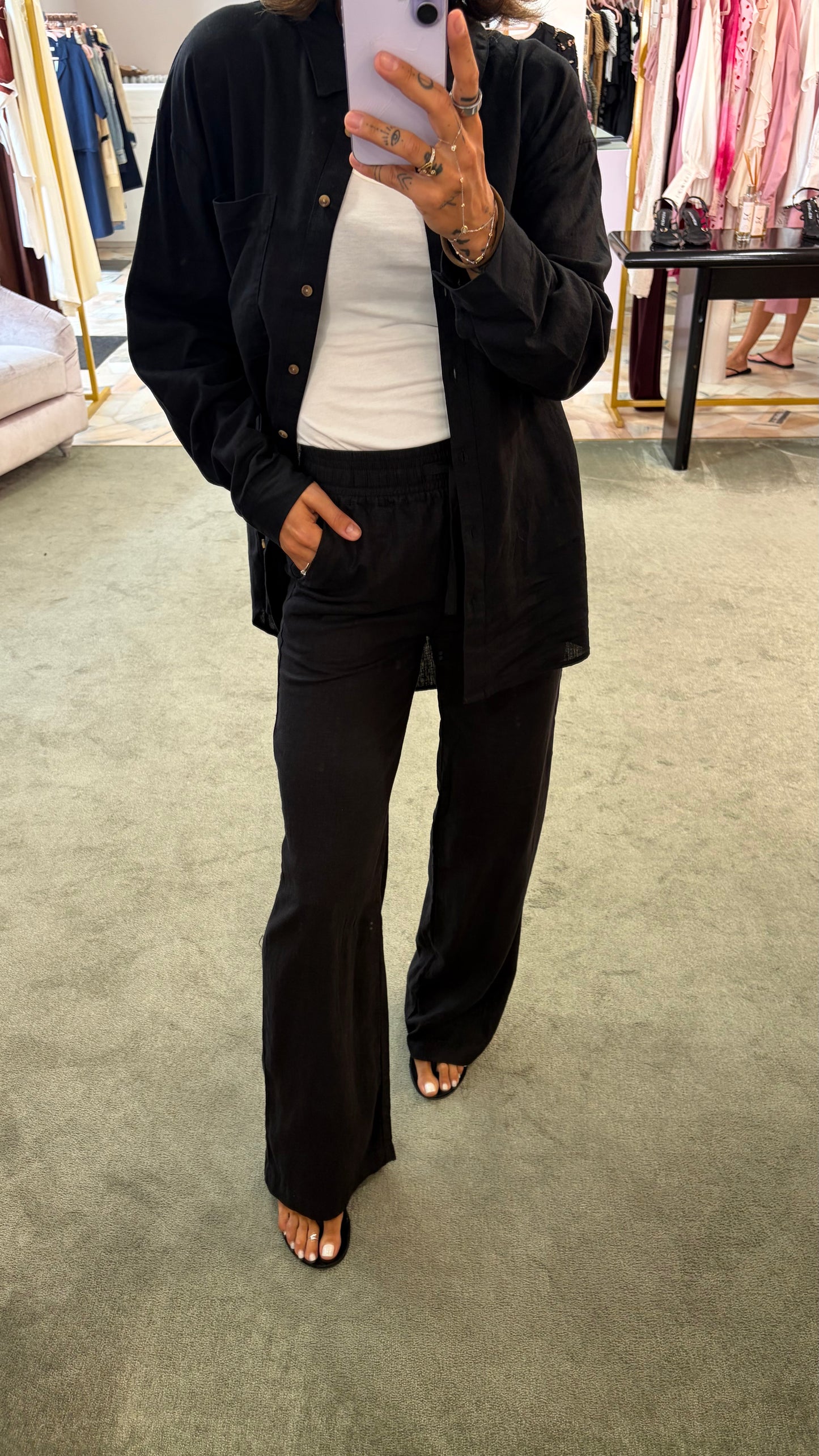 Camicia nera manica corta con nodo in vita sy